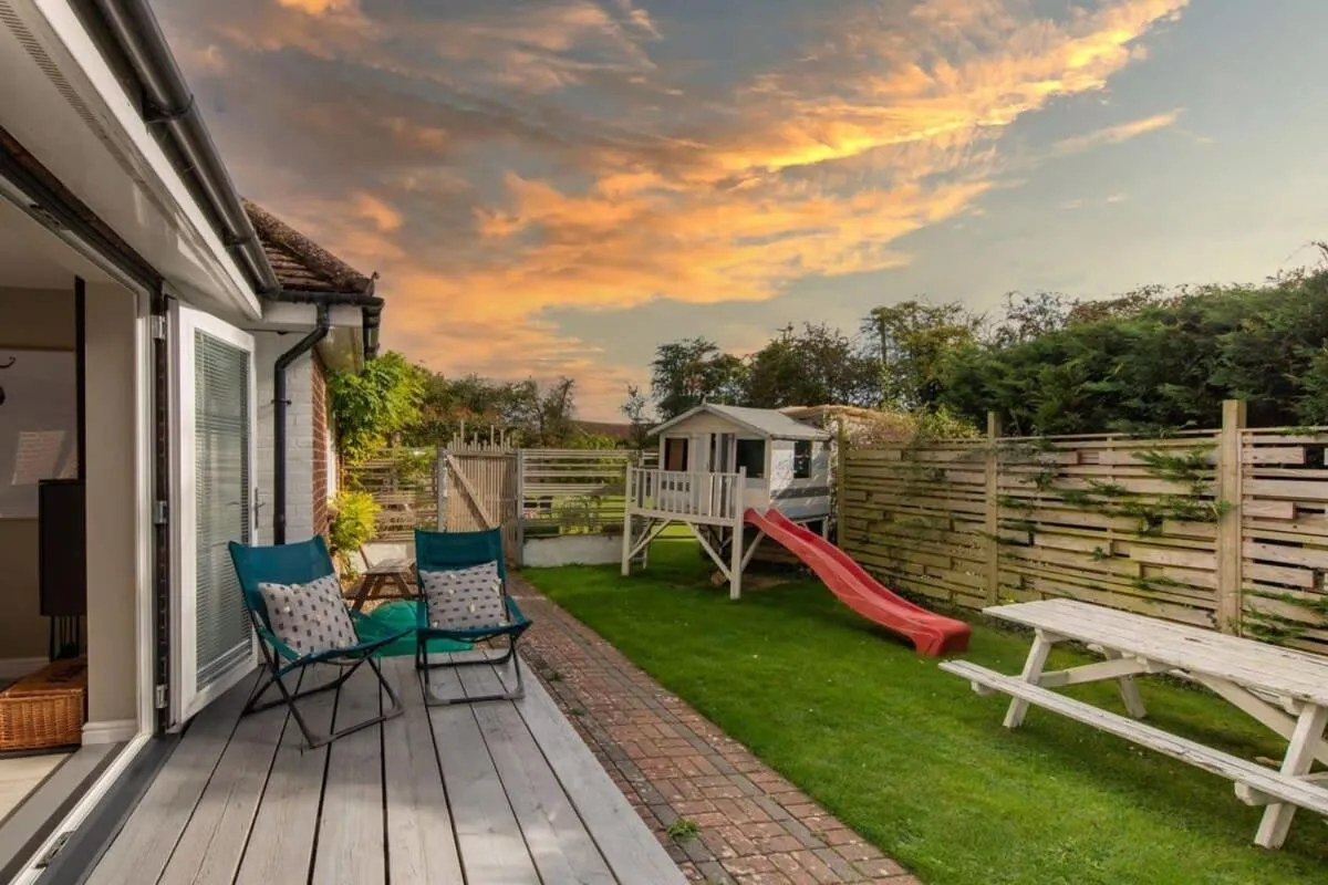 Bosham 3 BR Beach House with Garden & Playhouse