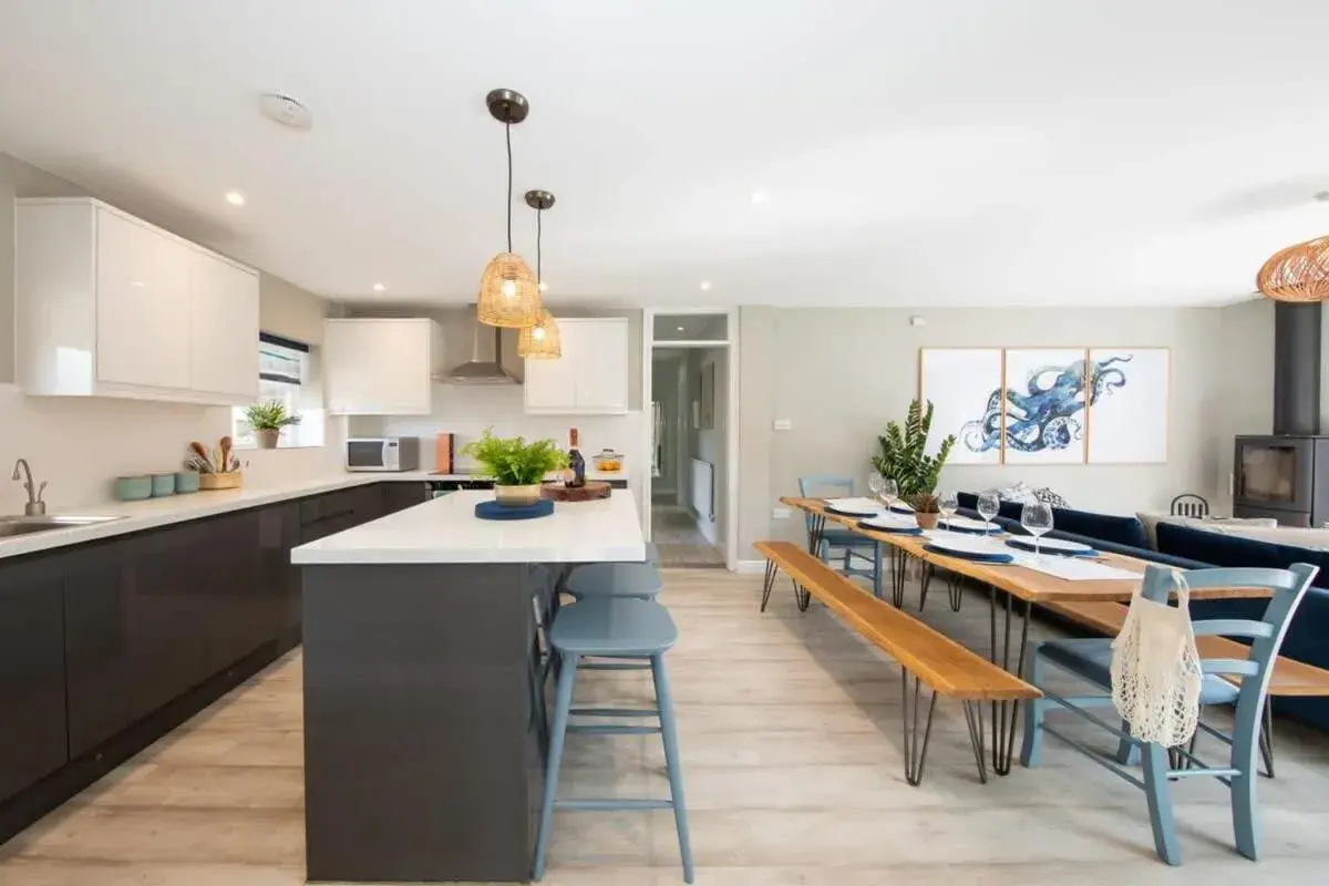 Bosham 3 BR Beach House with Garden & Playhouse Bosham 3 BR Beach House with Garden & Playhouse