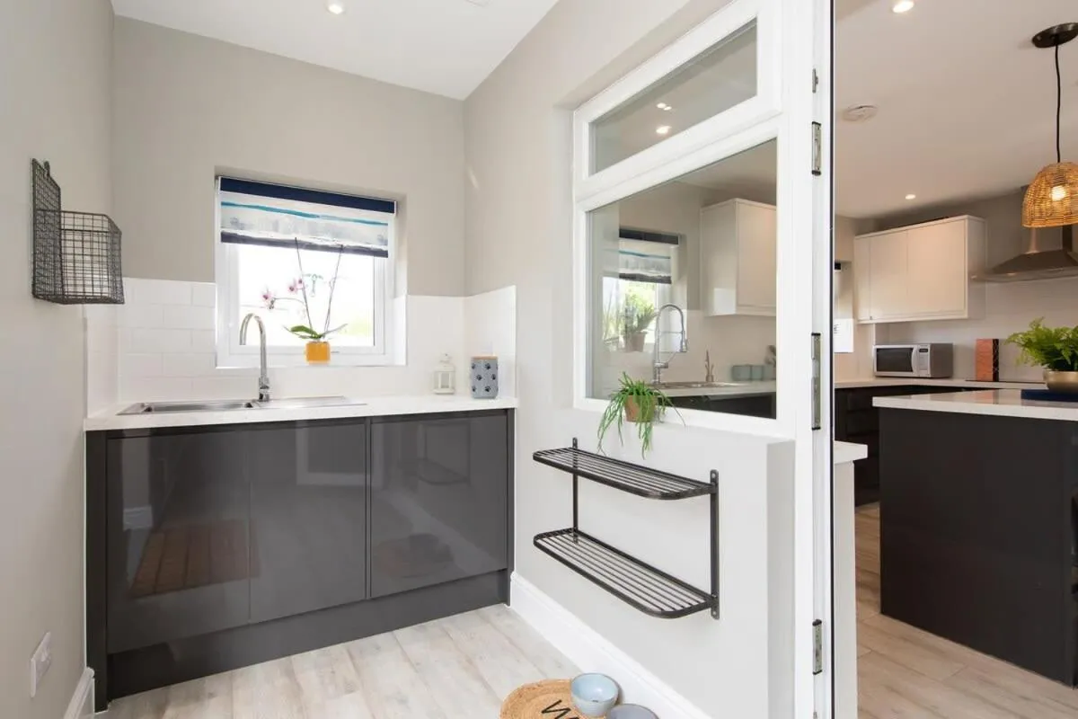 Bosham 3 BR Beach House with Garden & Playhouse