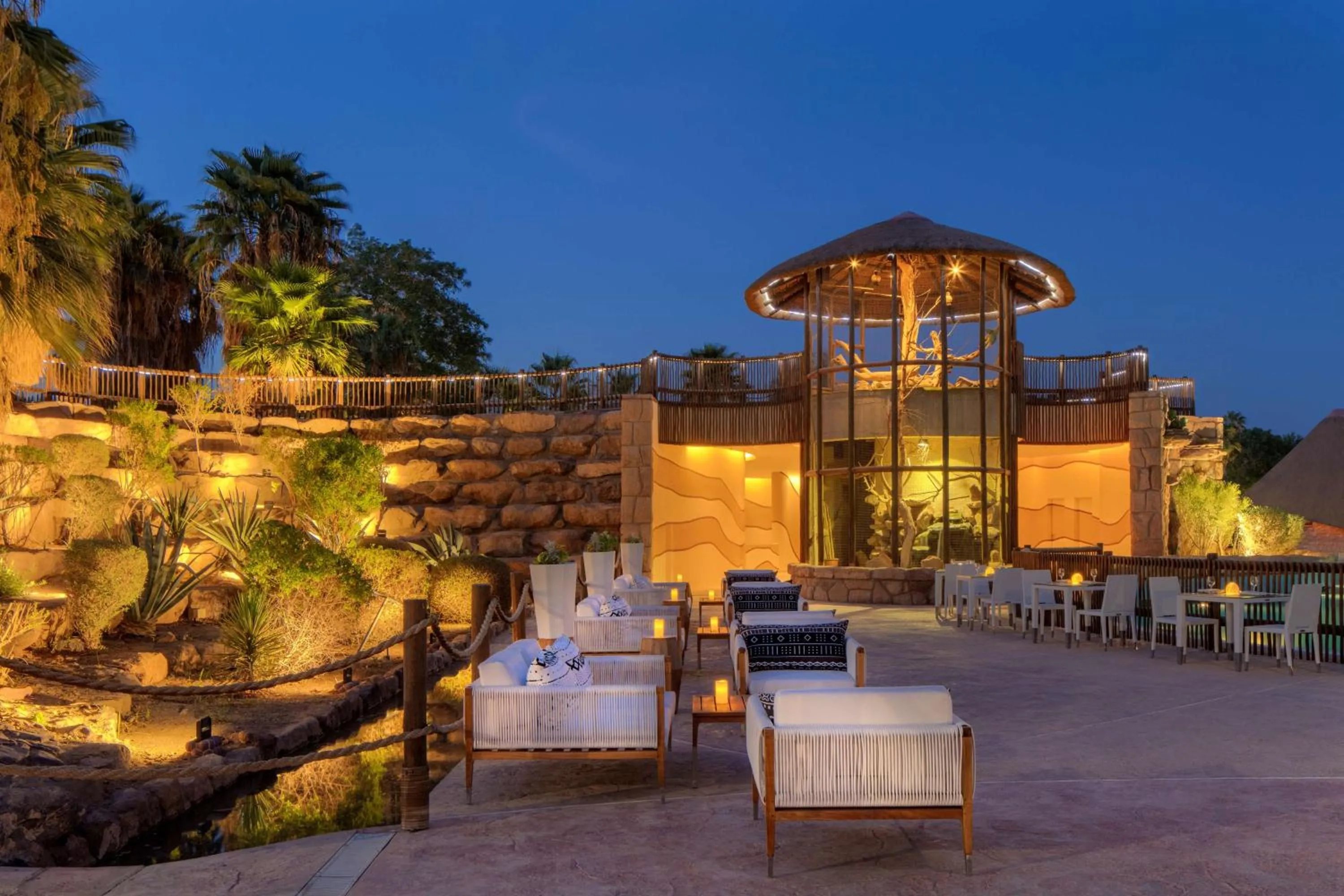 Lounge or bar in Nofa Riyadh, A Radisson Collection Resort