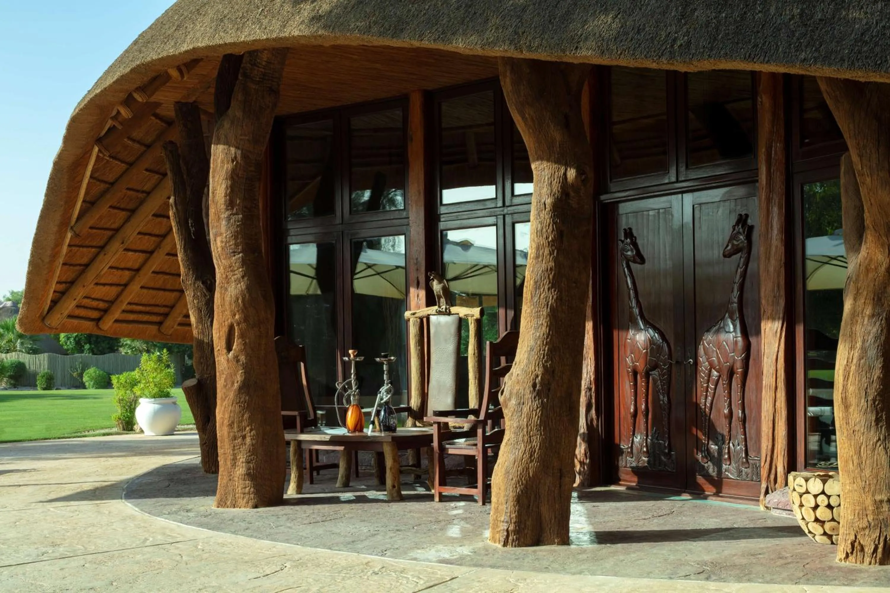 Lounge or bar in Nofa Riyadh, A Radisson Collection Resort