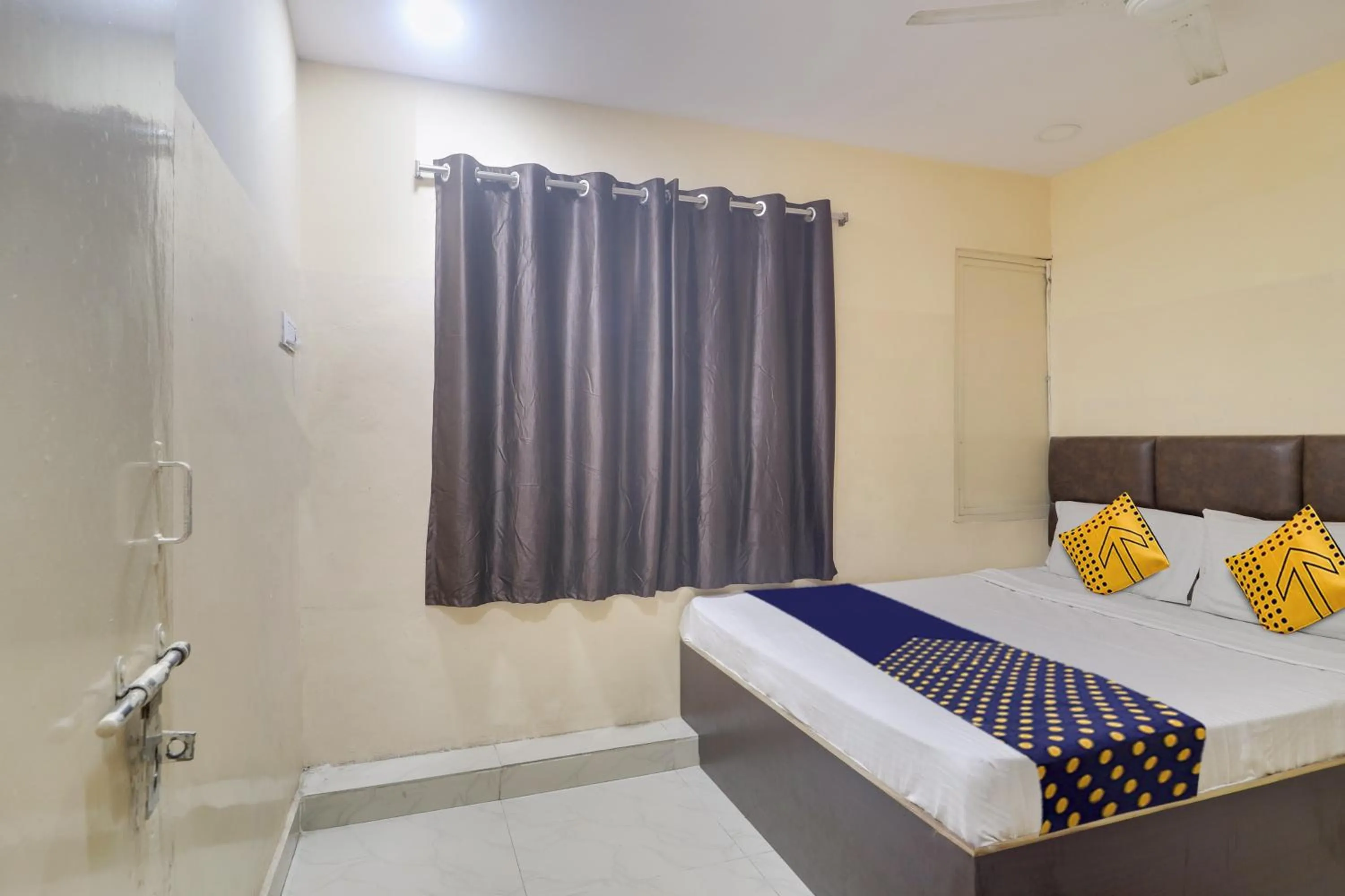 Bedroom, Bed in SPOT ON BHARGAV RESIDENCE
