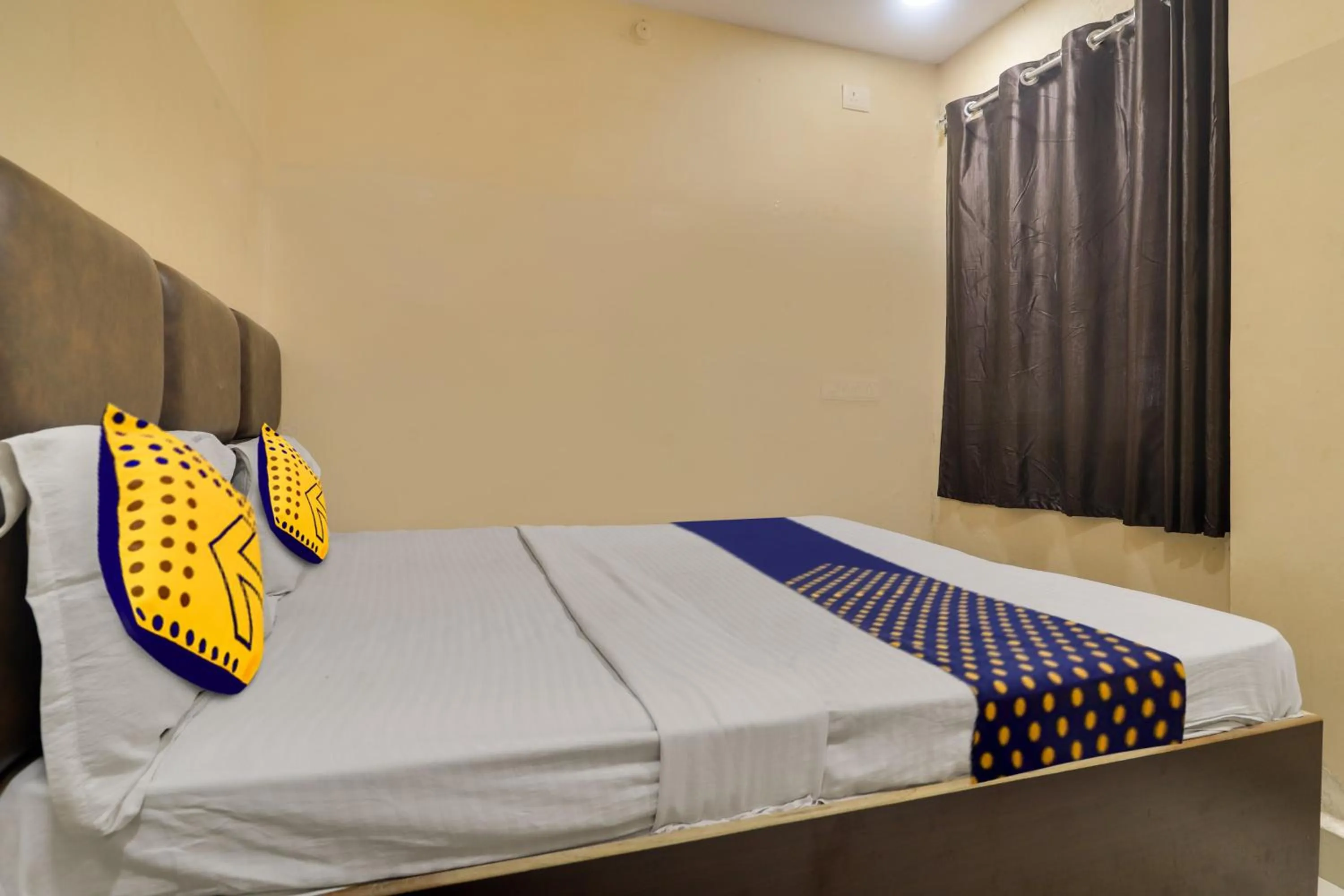 Bedroom, Bed in SPOT ON BHARGAV RESIDENCE