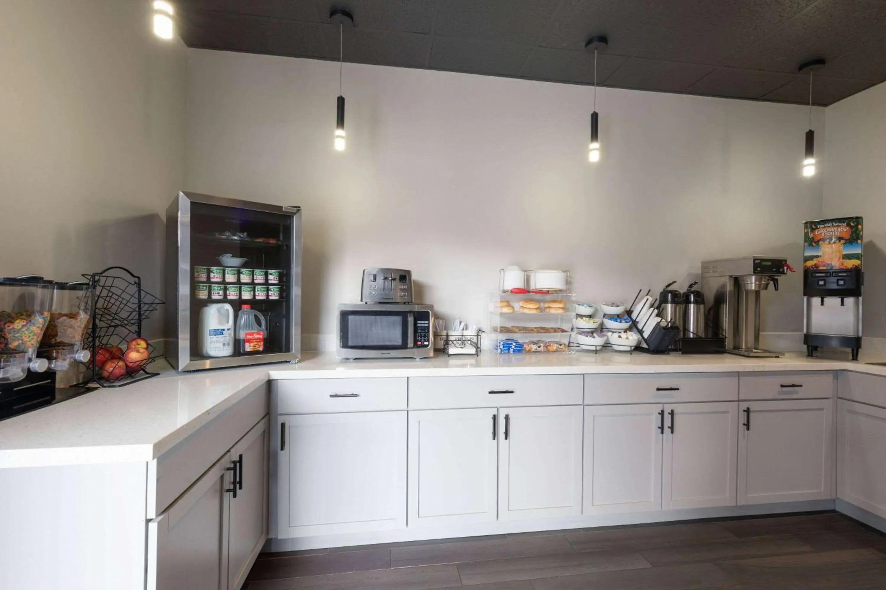 Breakfast in Ramada by Wyndham Studio Suites Dothan Breakfast in Ramada by Wyndham Studio Suites Dothan