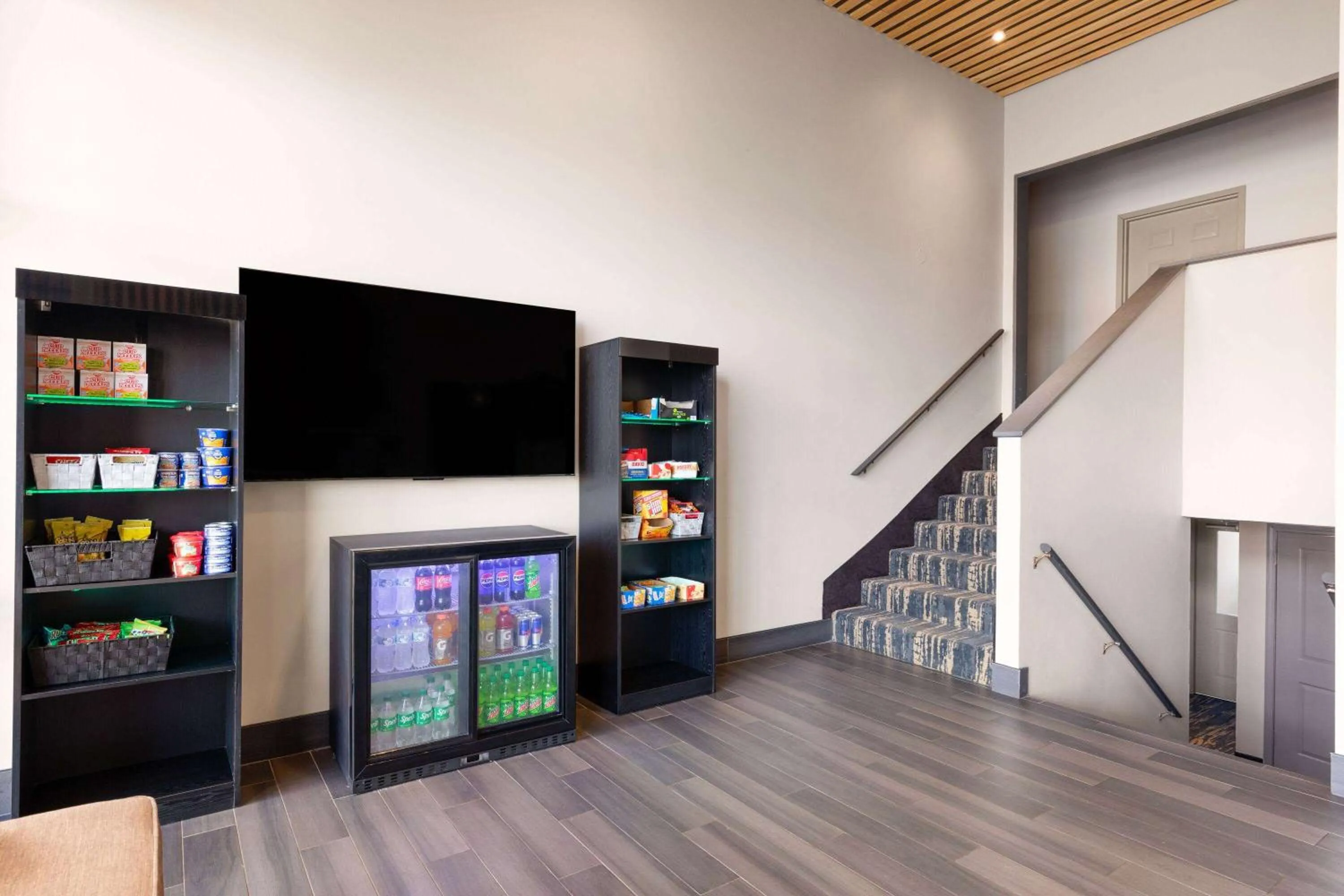 Food and drinks in Ramada by Wyndham Studio Suites Dothan