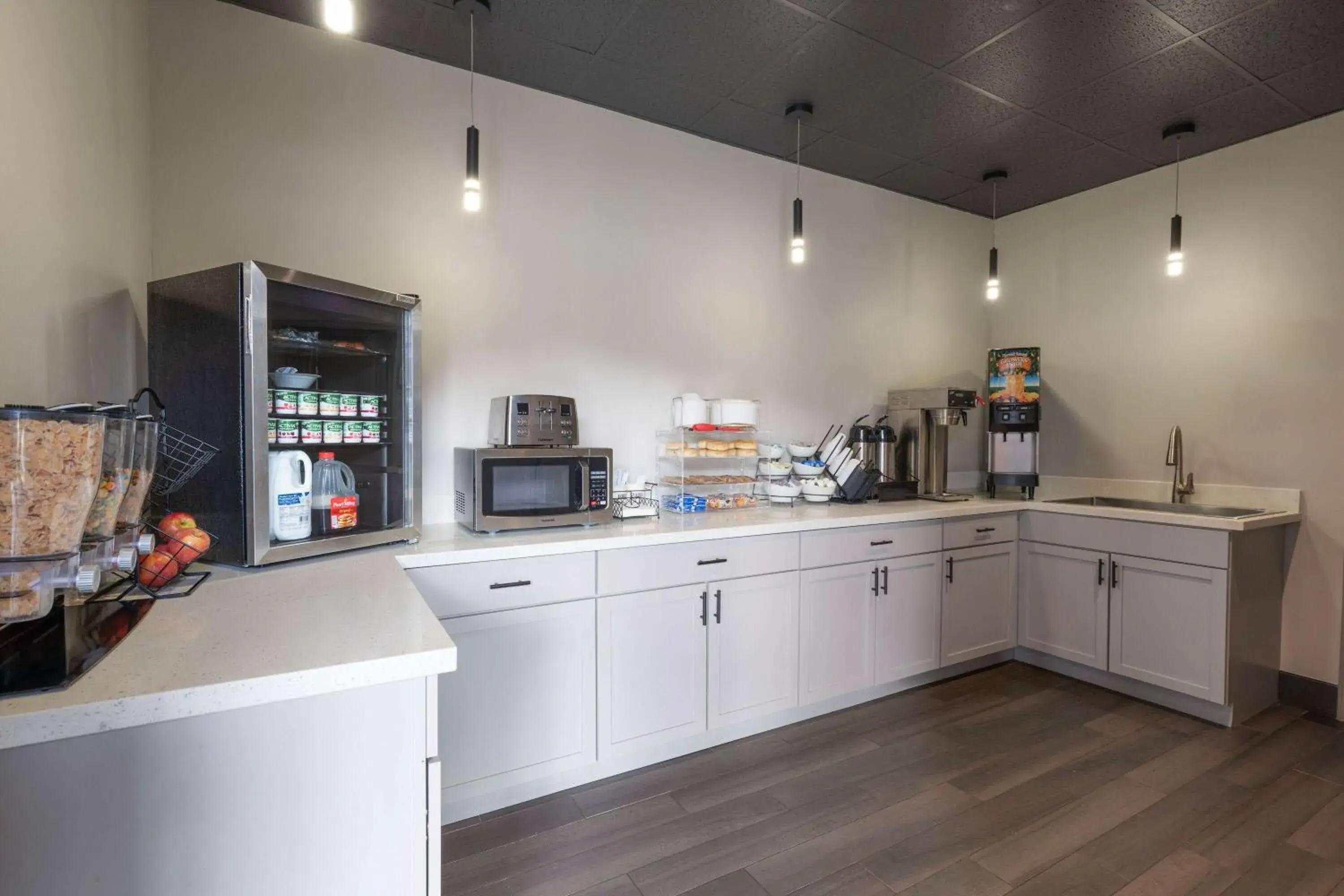 Breakfast in Ramada by Wyndham Studio Suites Dothan Breakfast in Ramada by Wyndham Studio Suites Dothan