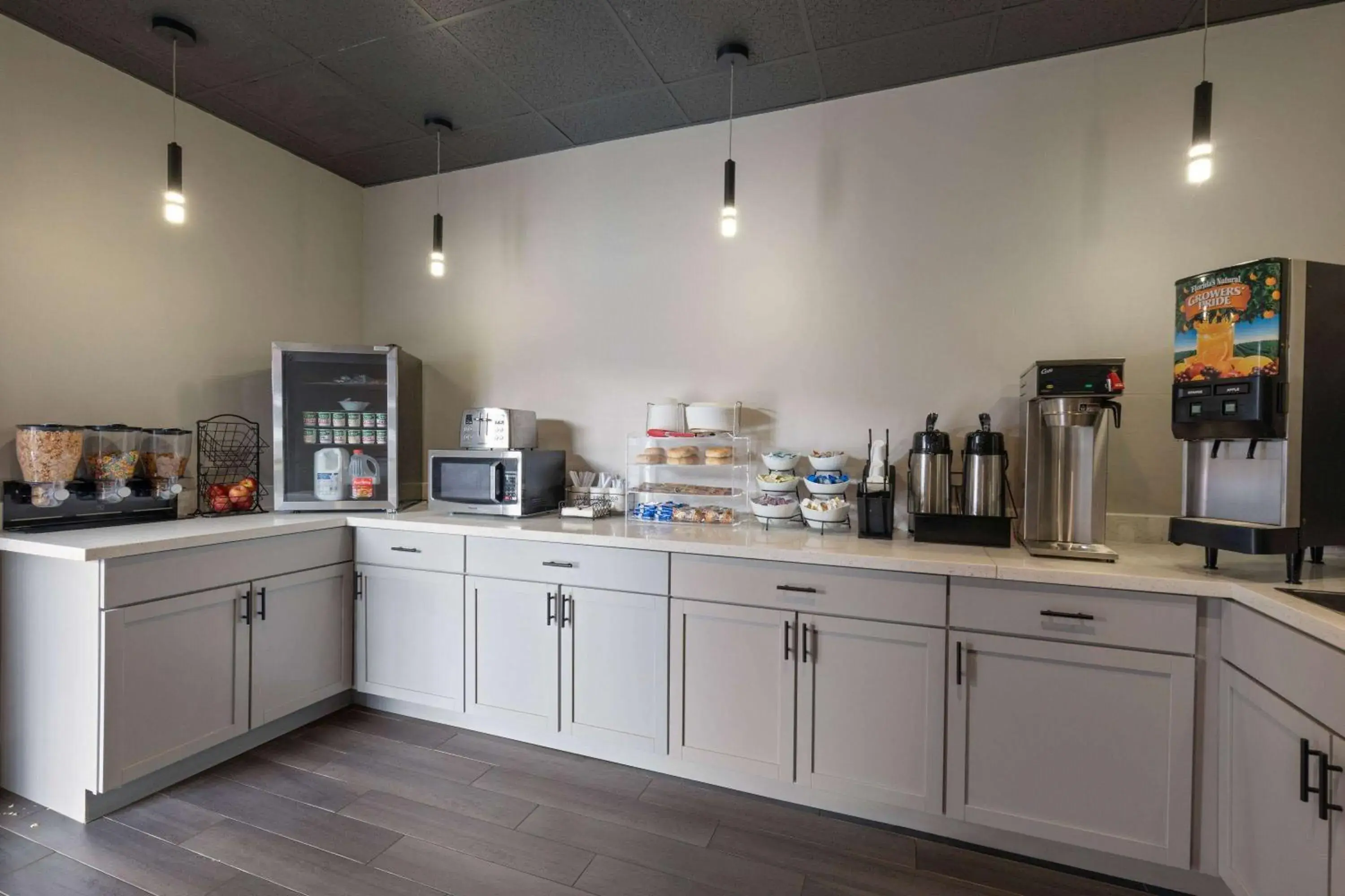 Breakfast in Ramada by Wyndham Studio Suites Dothan Breakfast in Ramada by Wyndham Studio Suites Dothan