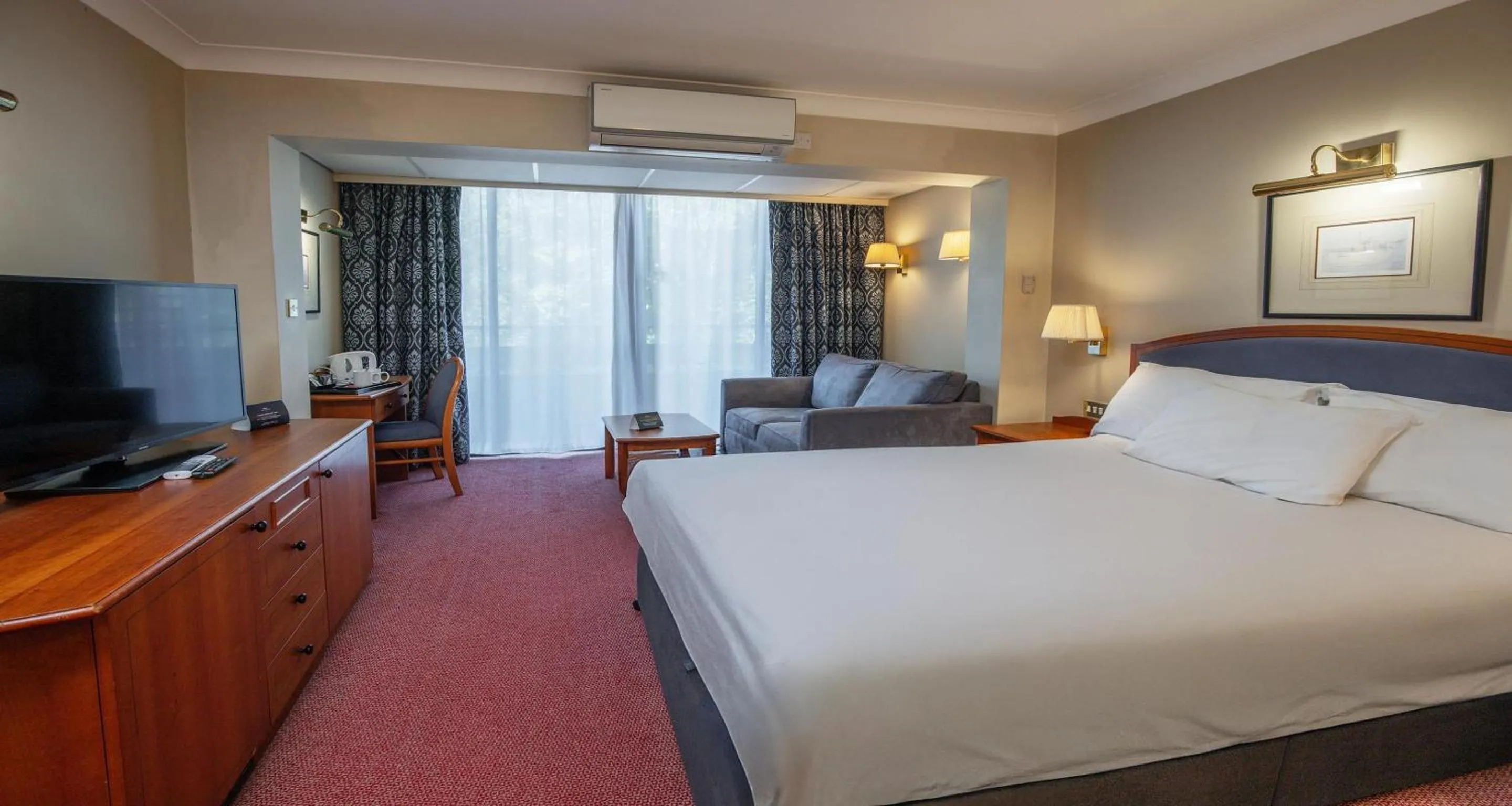 Bedroom, Bed in Derby Mickleover Hotel, BW Signature Collection