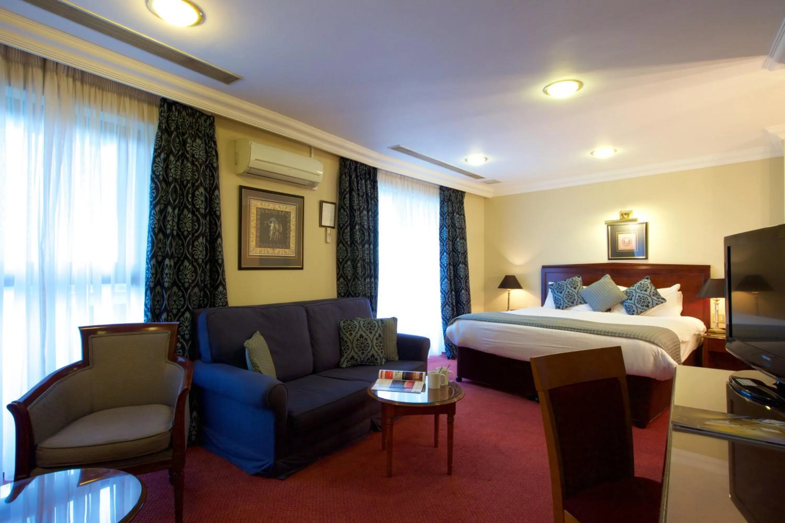 Photo of the whole room, Bed in Derby Mickleover Hotel, BW Signature Collection