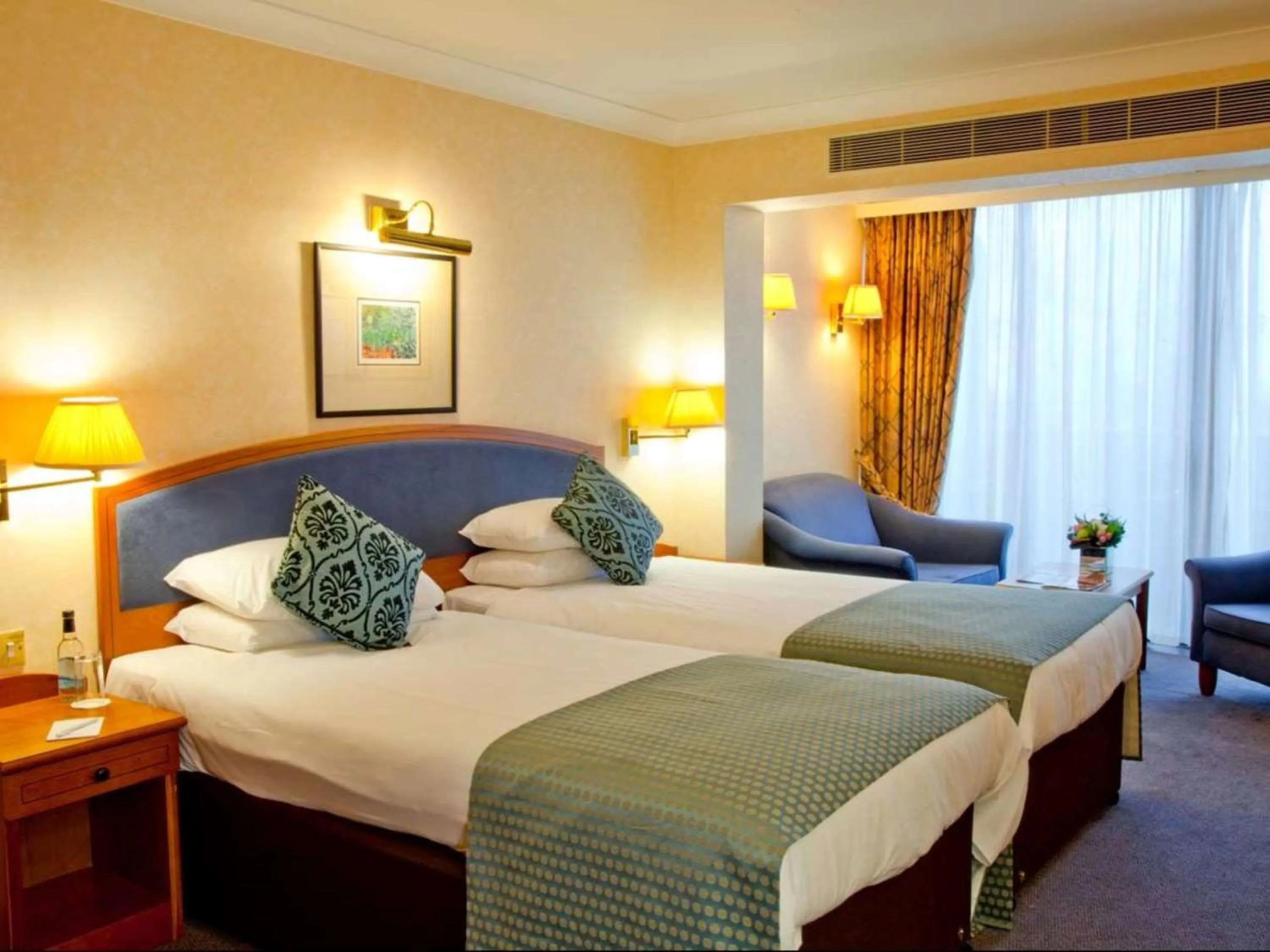 Photo of the whole room, Bed in Derby Mickleover Hotel, BW Signature Collection