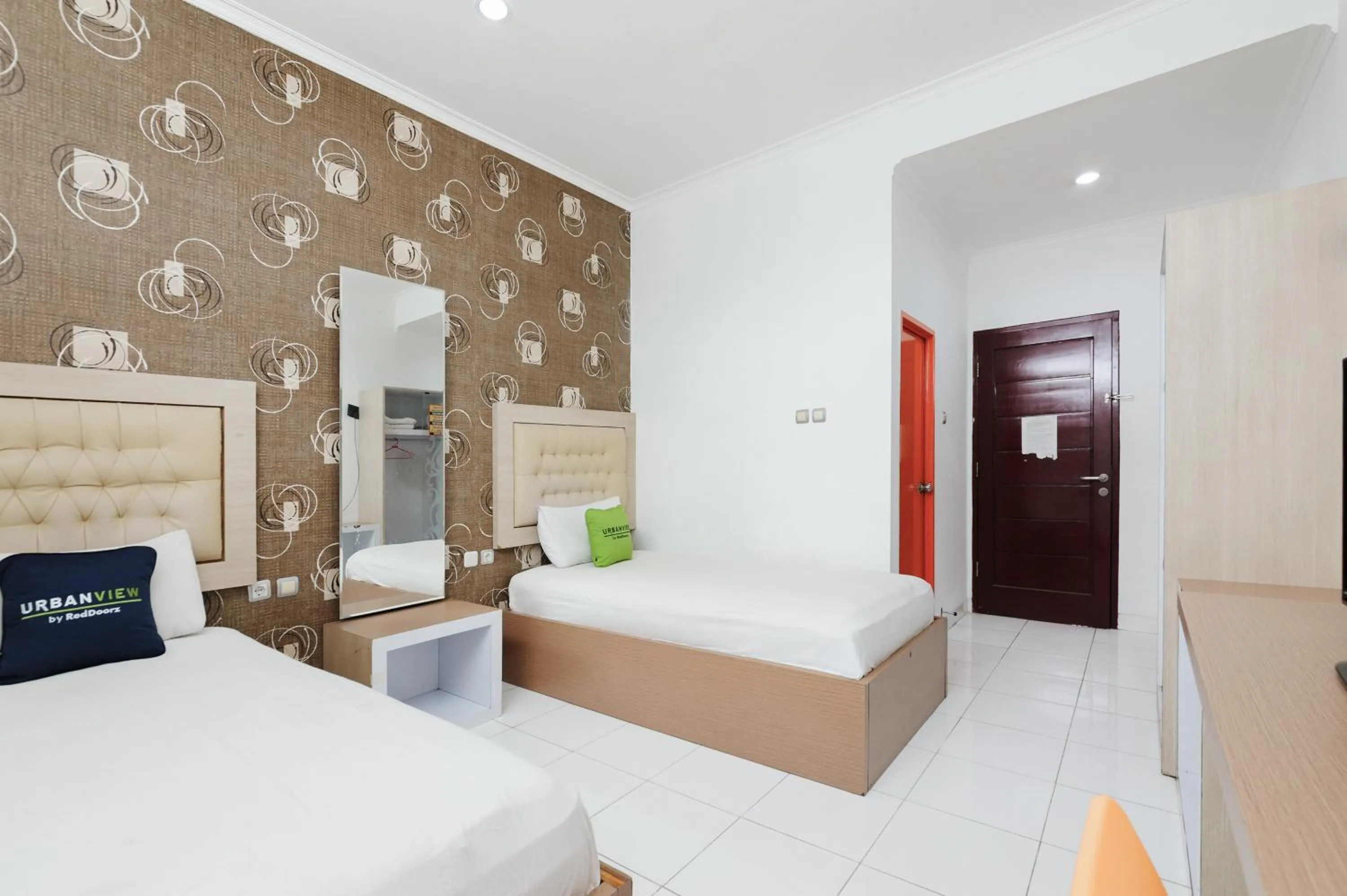 Bedroom, Bed in Urbanview Hotel Niraz Banjarmasin by RedDoorz