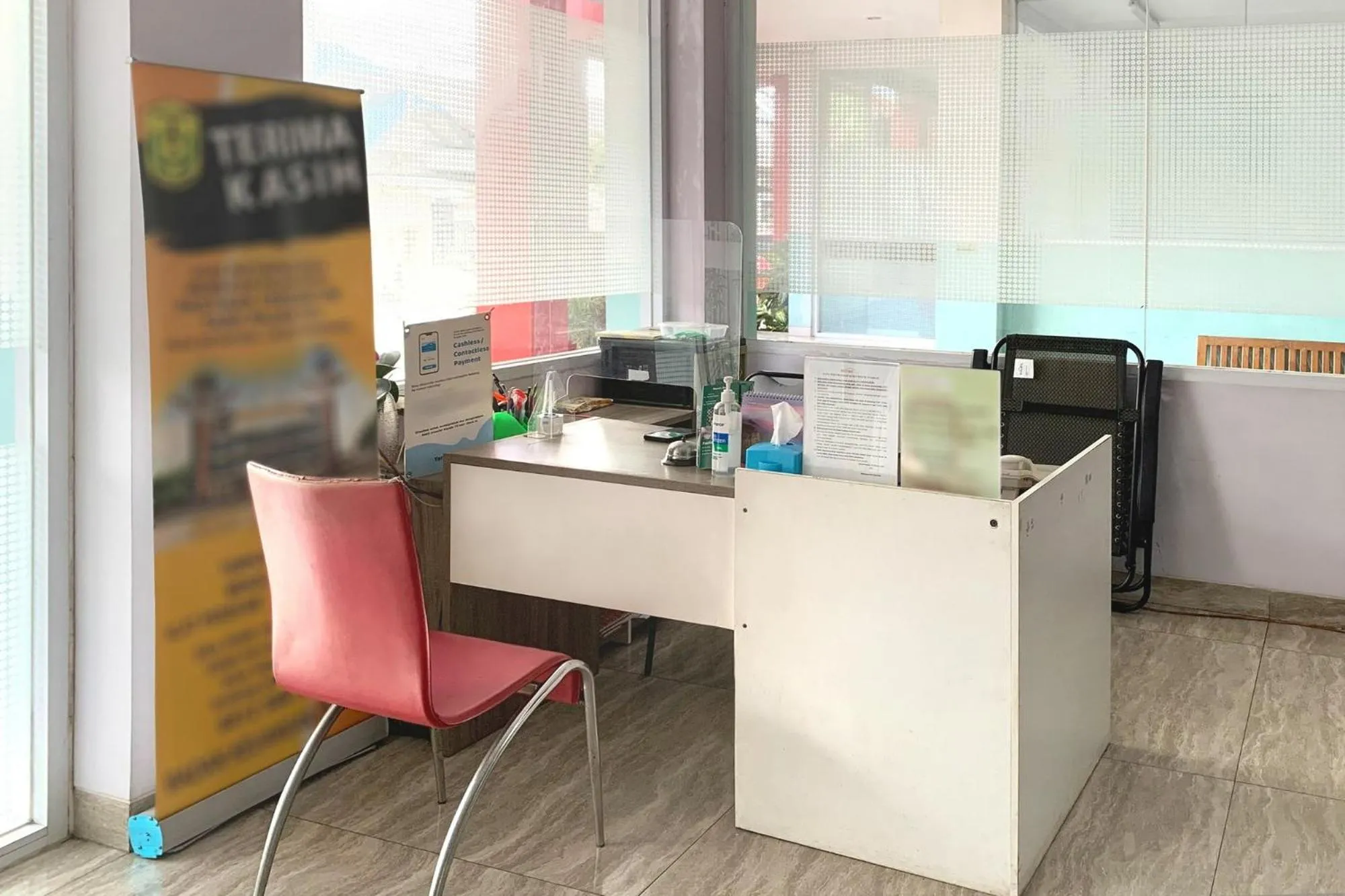 Lobby or reception in Urbanview Hotel Niraz Syariah Banjarmasin by RedDoorz