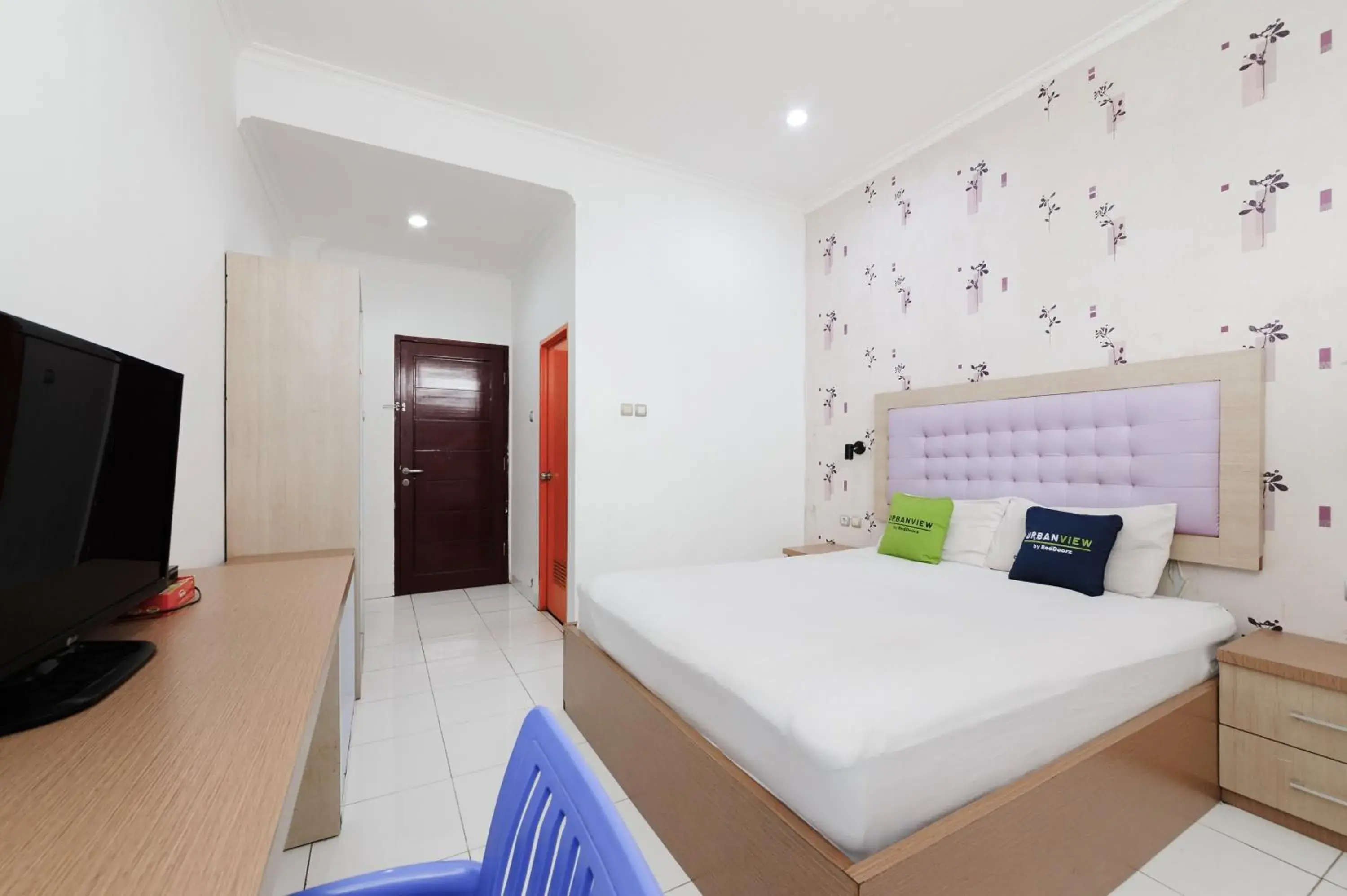 Bedroom, Bed in Urbanview Hotel Niraz Banjarmasin by RedDoorz Bedroom, Bed in Urbanview Hotel Niraz Banjarmasin by RedDoorz