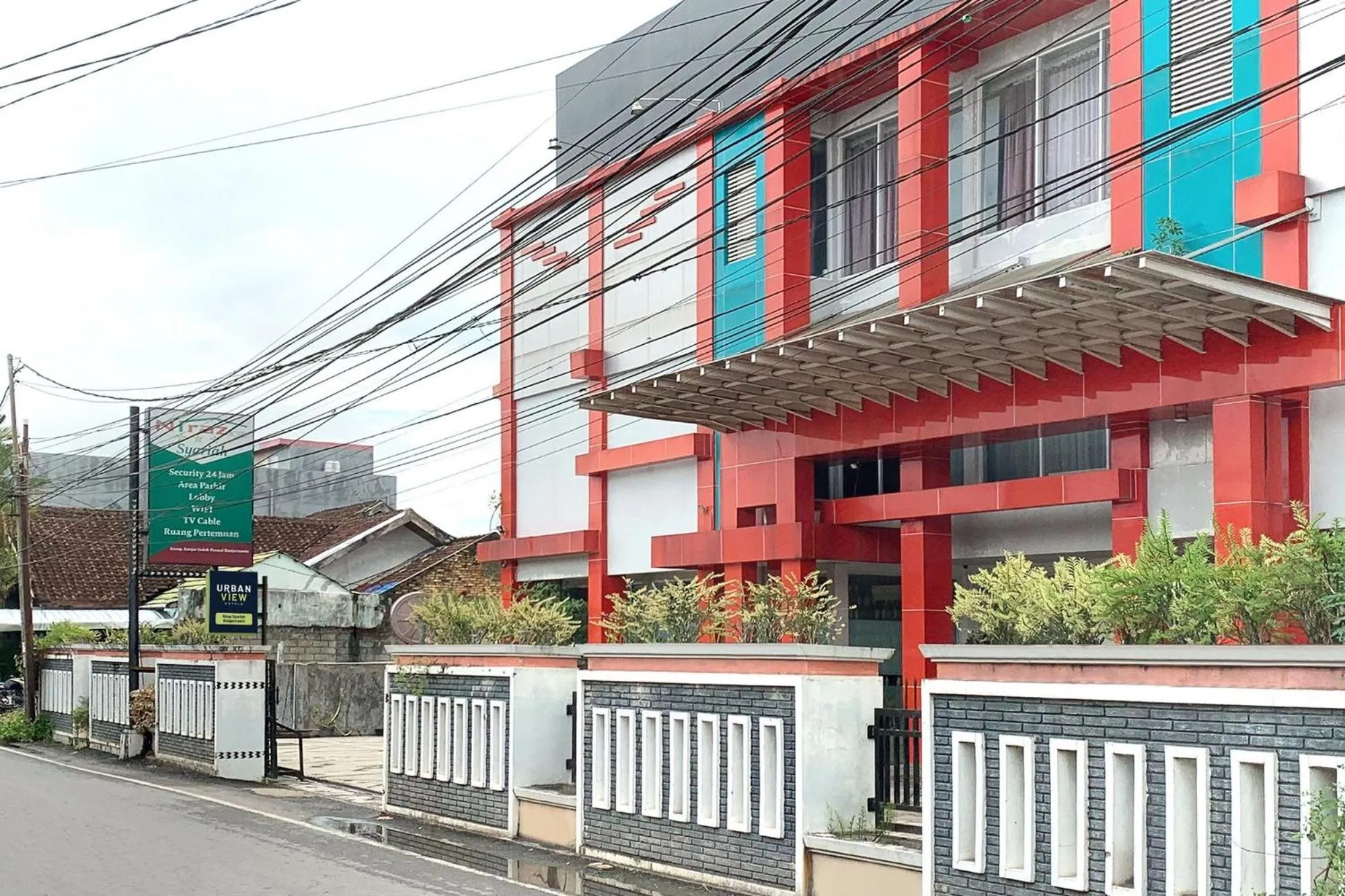Property building in Urbanview Hotel Niraz Syariah Banjarmasin by RedDoorz