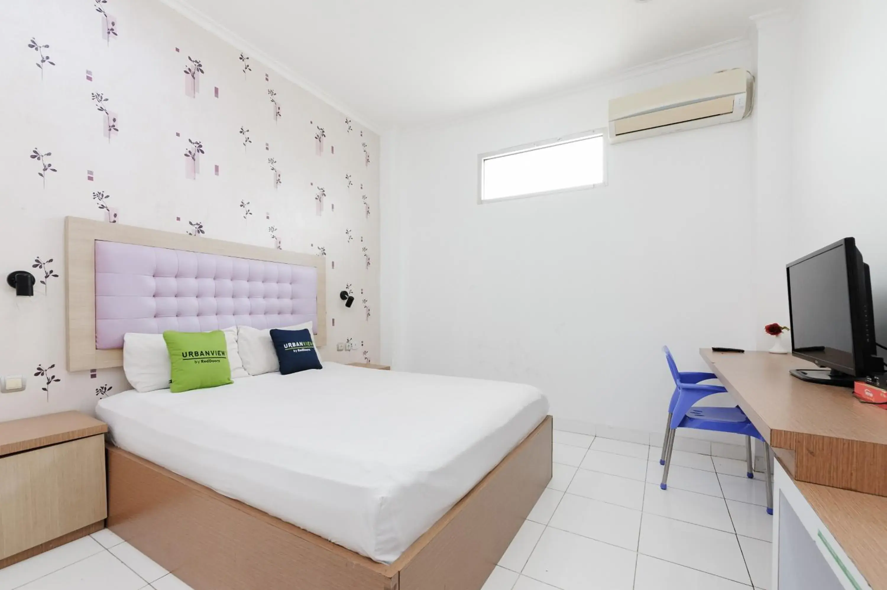 Bedroom, Bed in Urbanview Hotel Niraz Banjarmasin by RedDoorz Bedroom, Bed in Urbanview Hotel Niraz Banjarmasin by RedDoorz