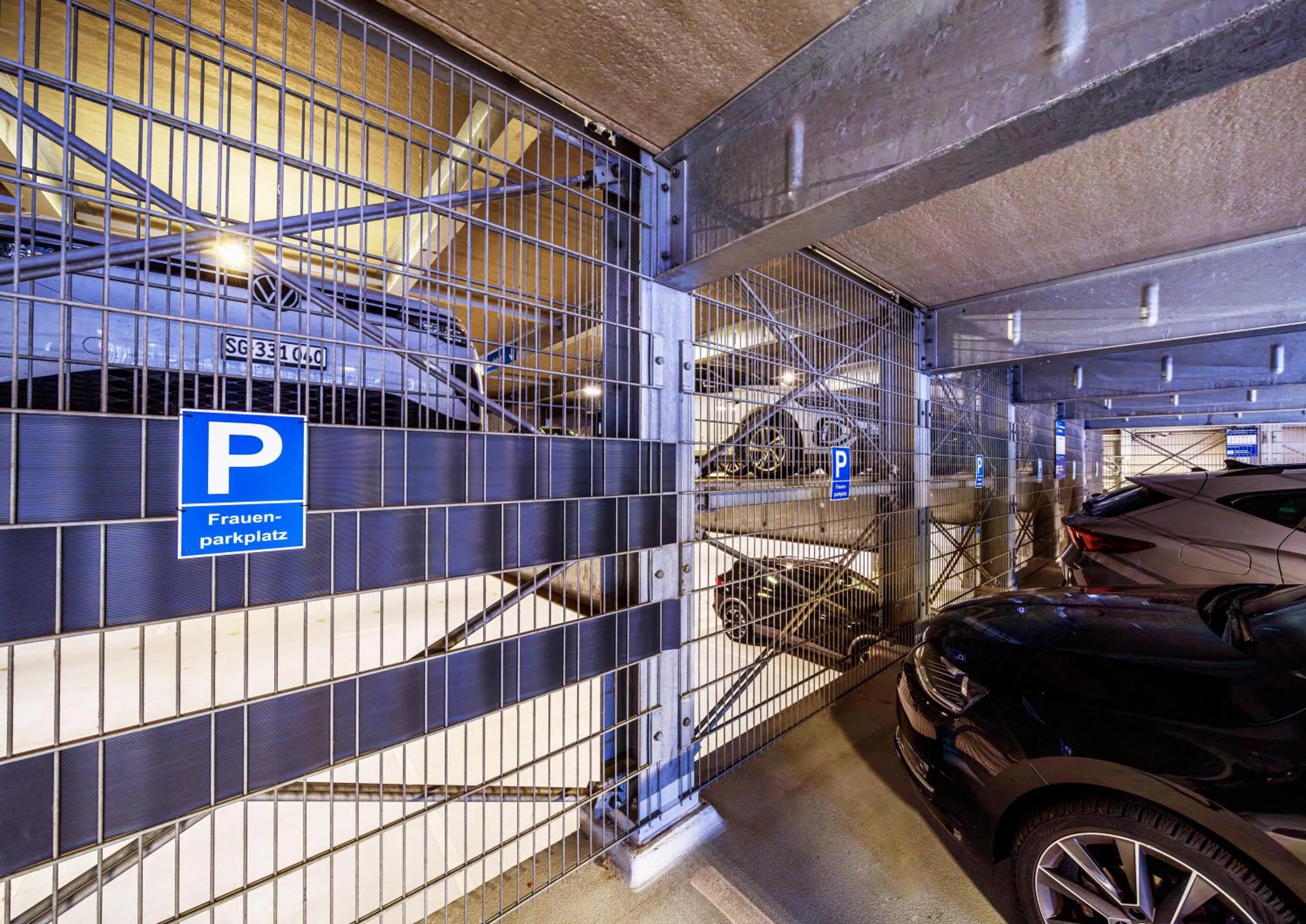 Parking in The Zipper Hotel und Apartments