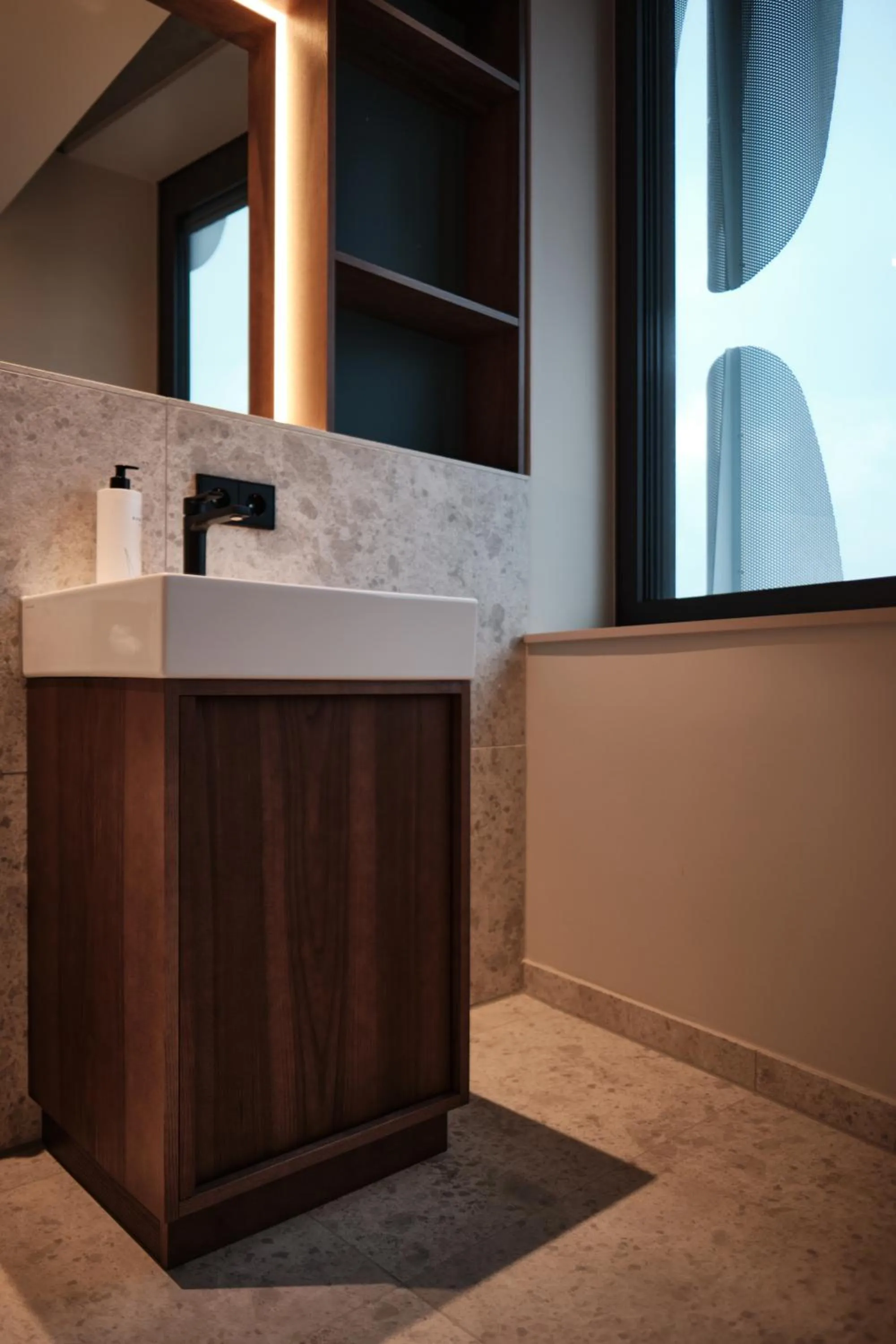 Bathroom in The Zipper Hotel und Apartments