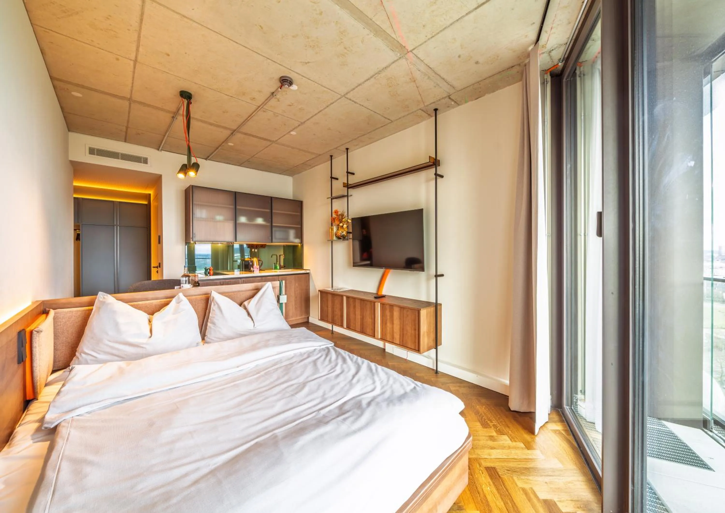 Bed in The Zipper Hotel und Apartments