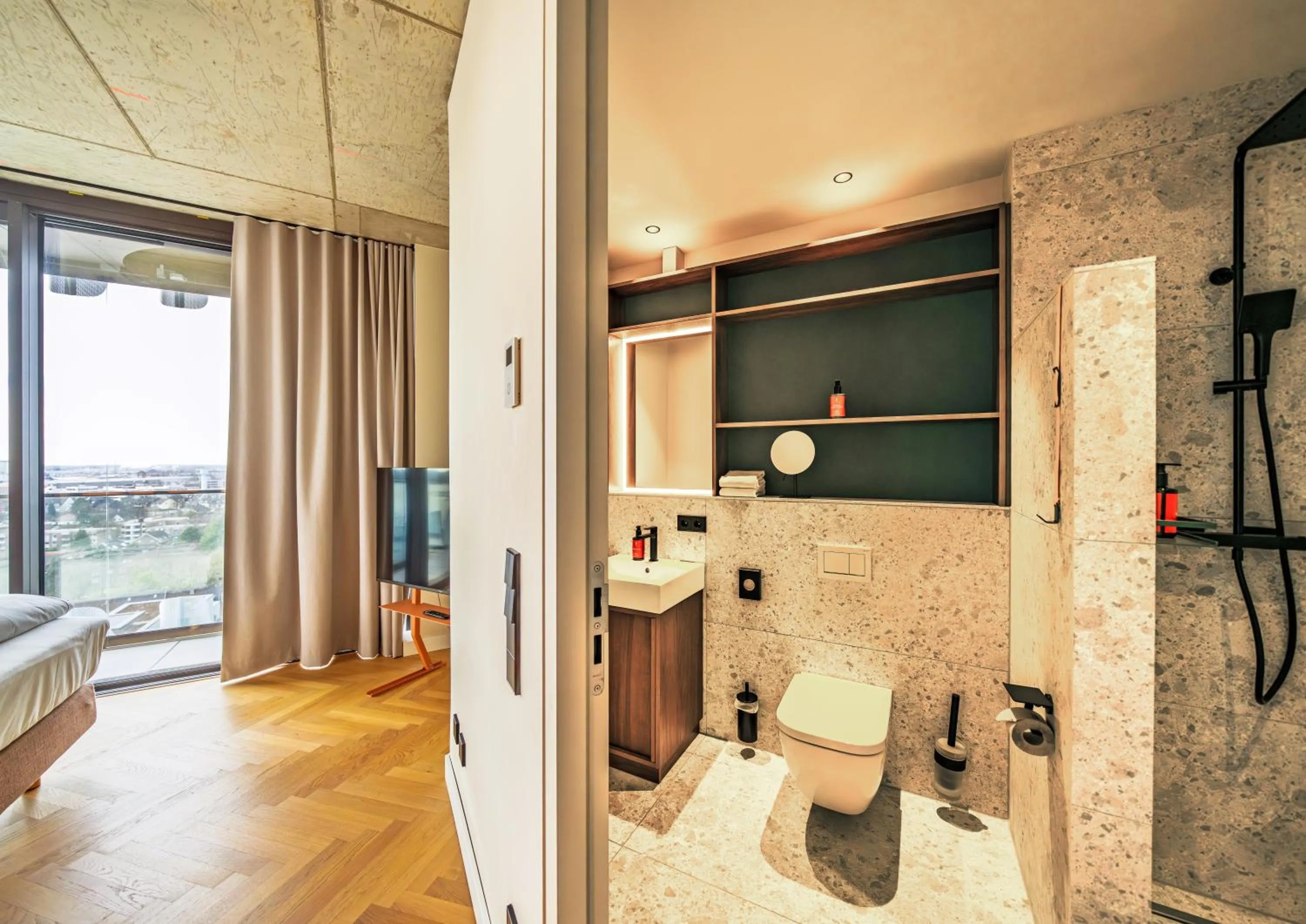 Bathroom in The Zipper Hotel und Apartments