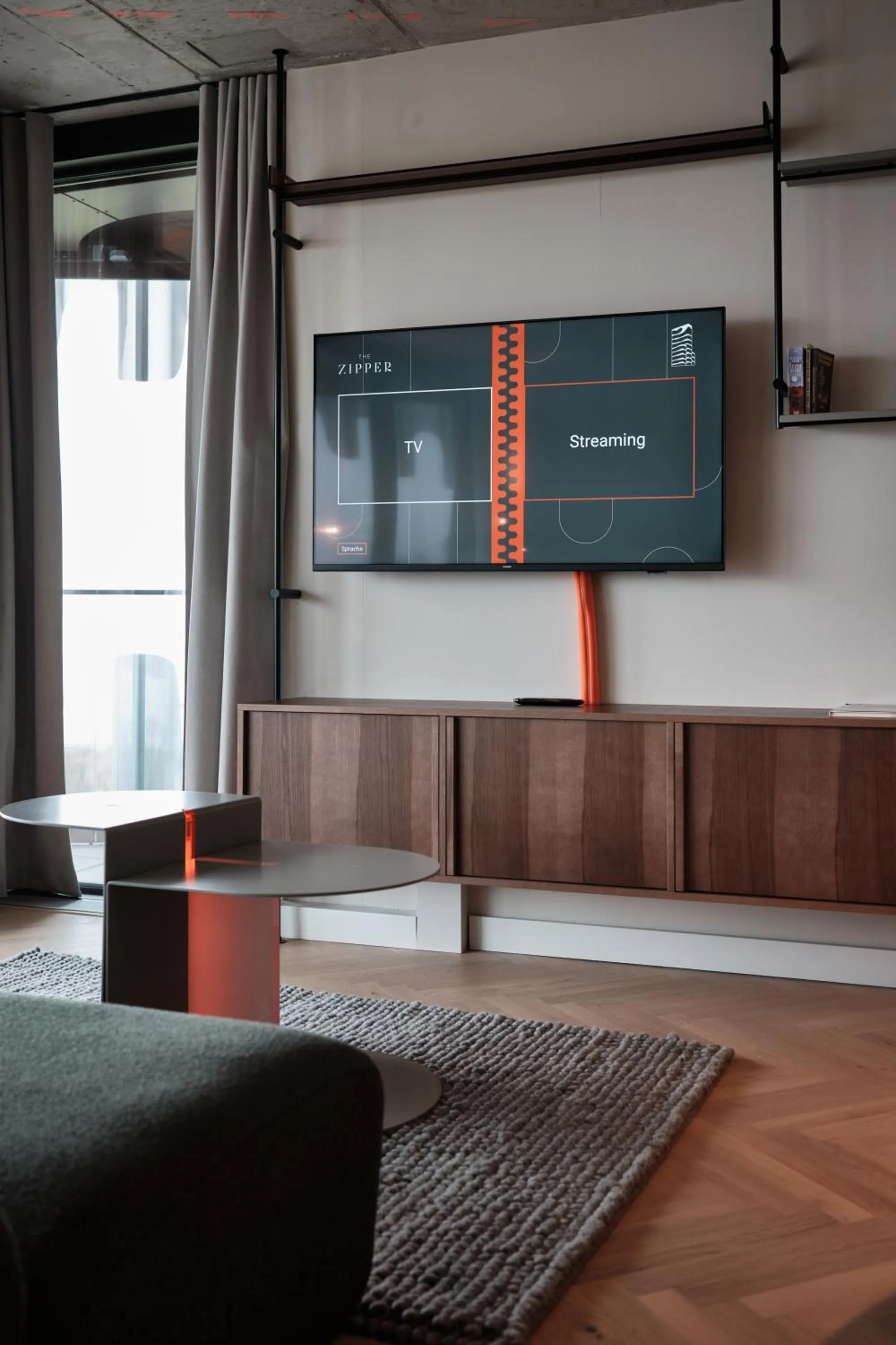 TV and multimedia in The Zipper Hotel und Apartments
