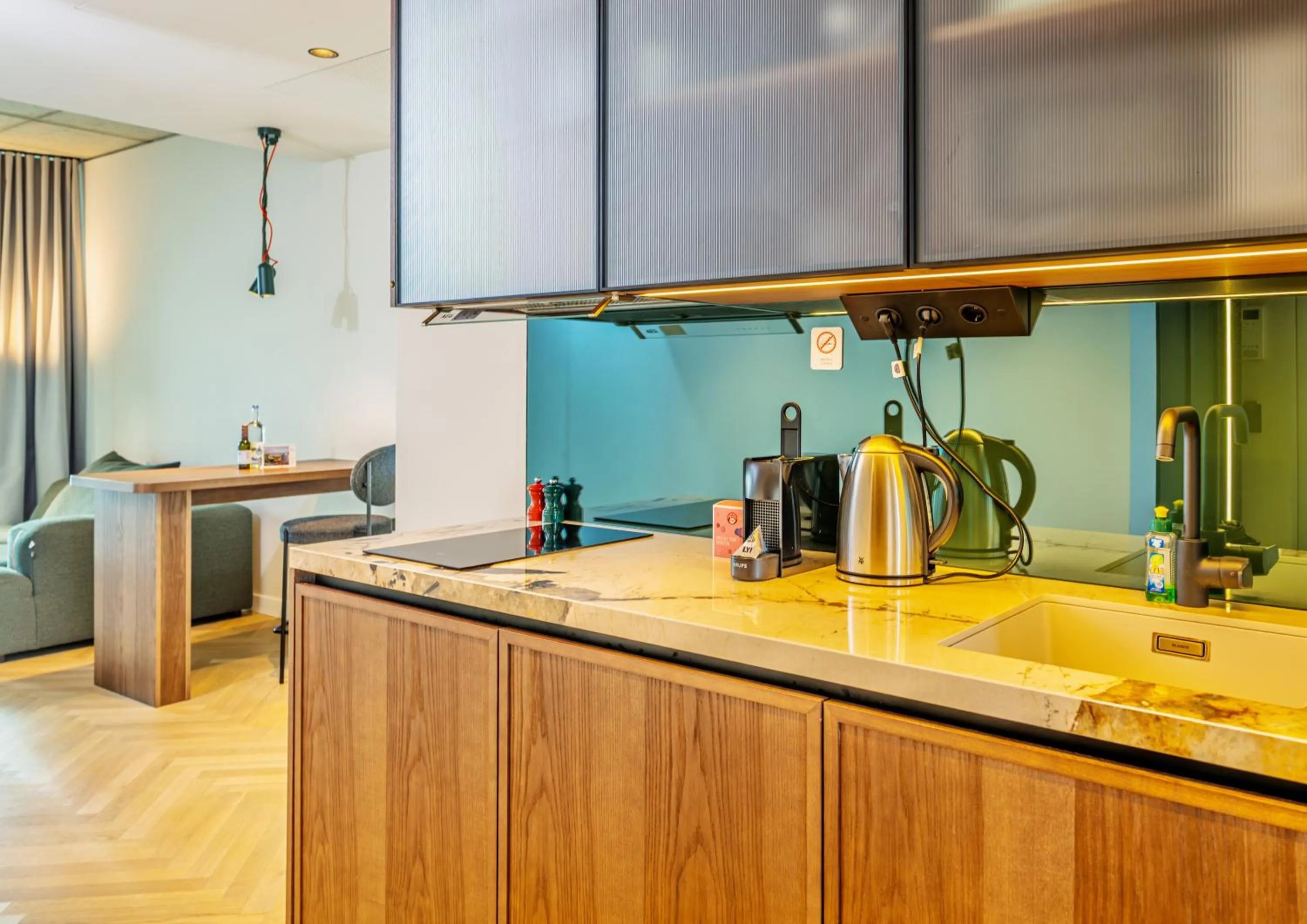 Coffee/tea facilities in The Zipper Hotel und Apartments