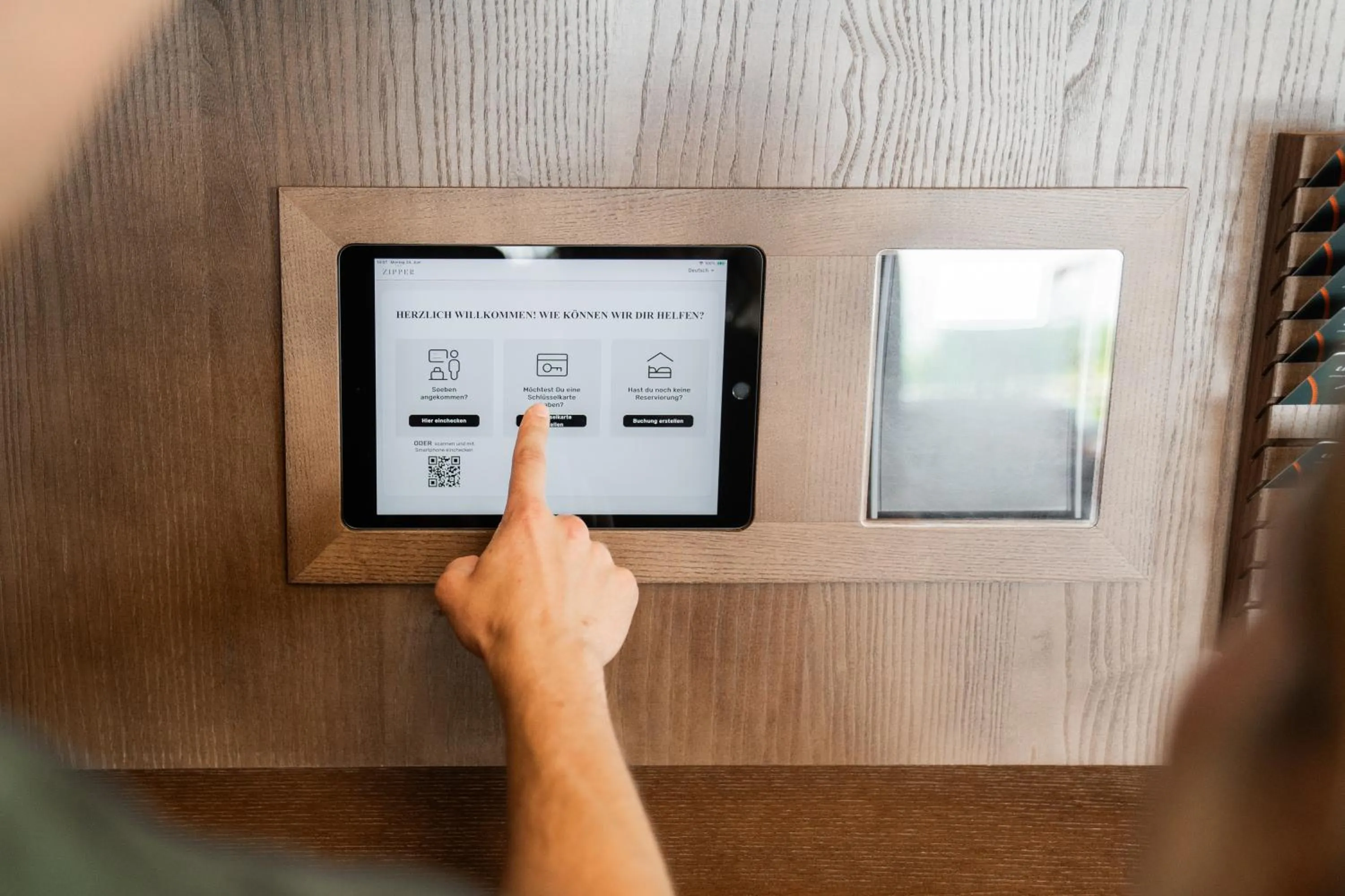 Lobby or reception in The Zipper Hotel und Apartments