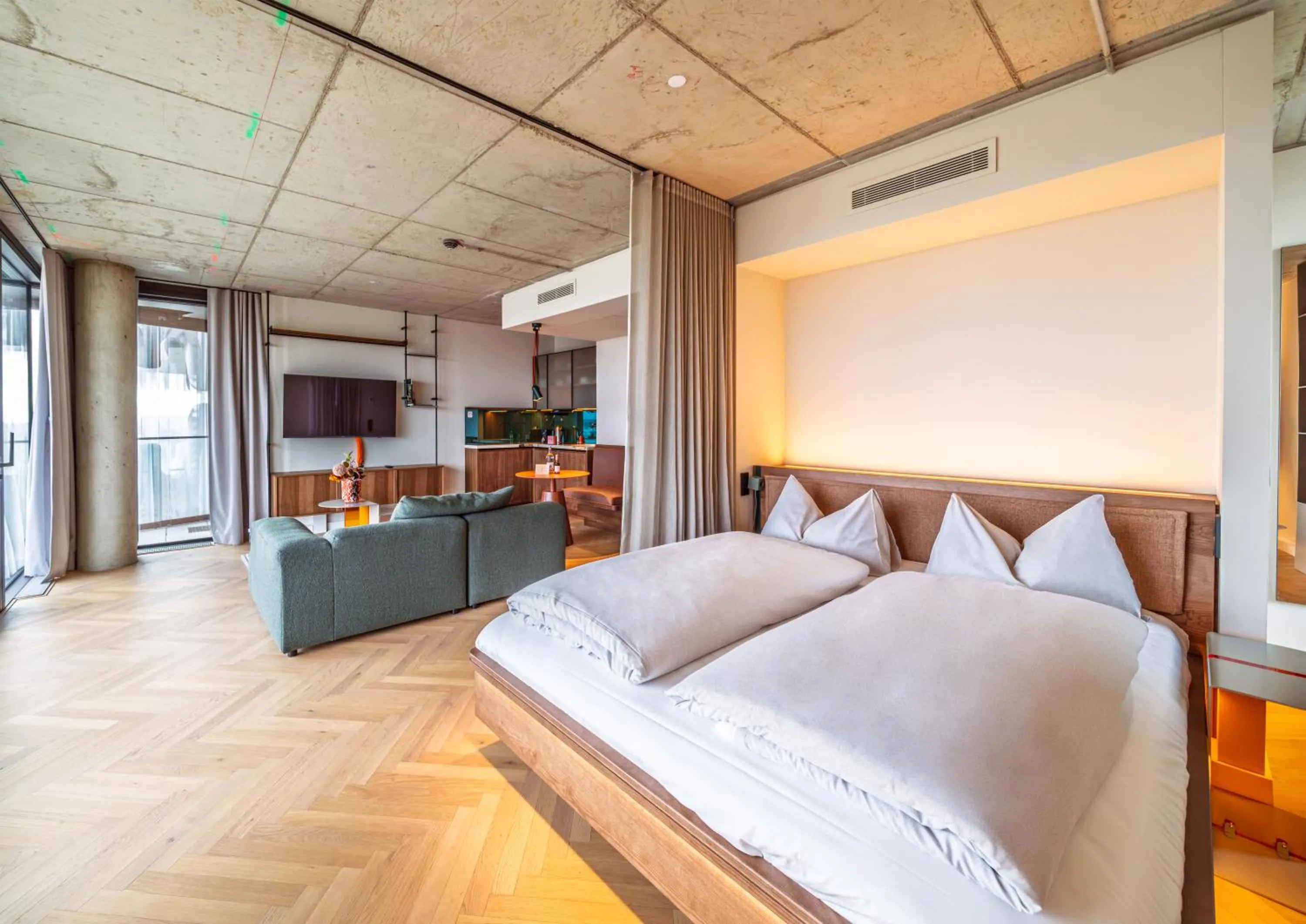 TV and multimedia, Bed in The Zipper Hotel und Apartments