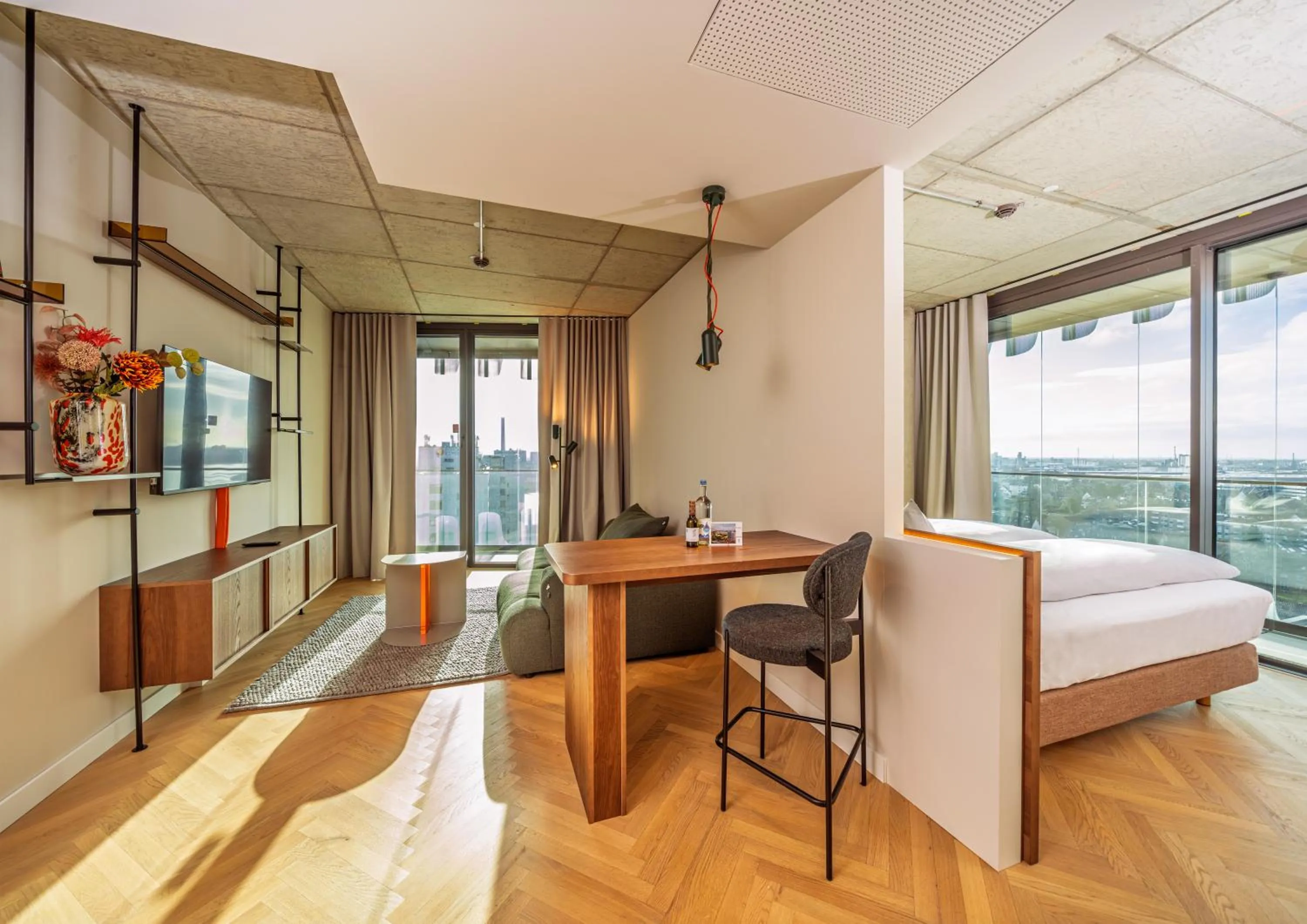 TV and multimedia, Bed in The Zipper Hotel und Apartments