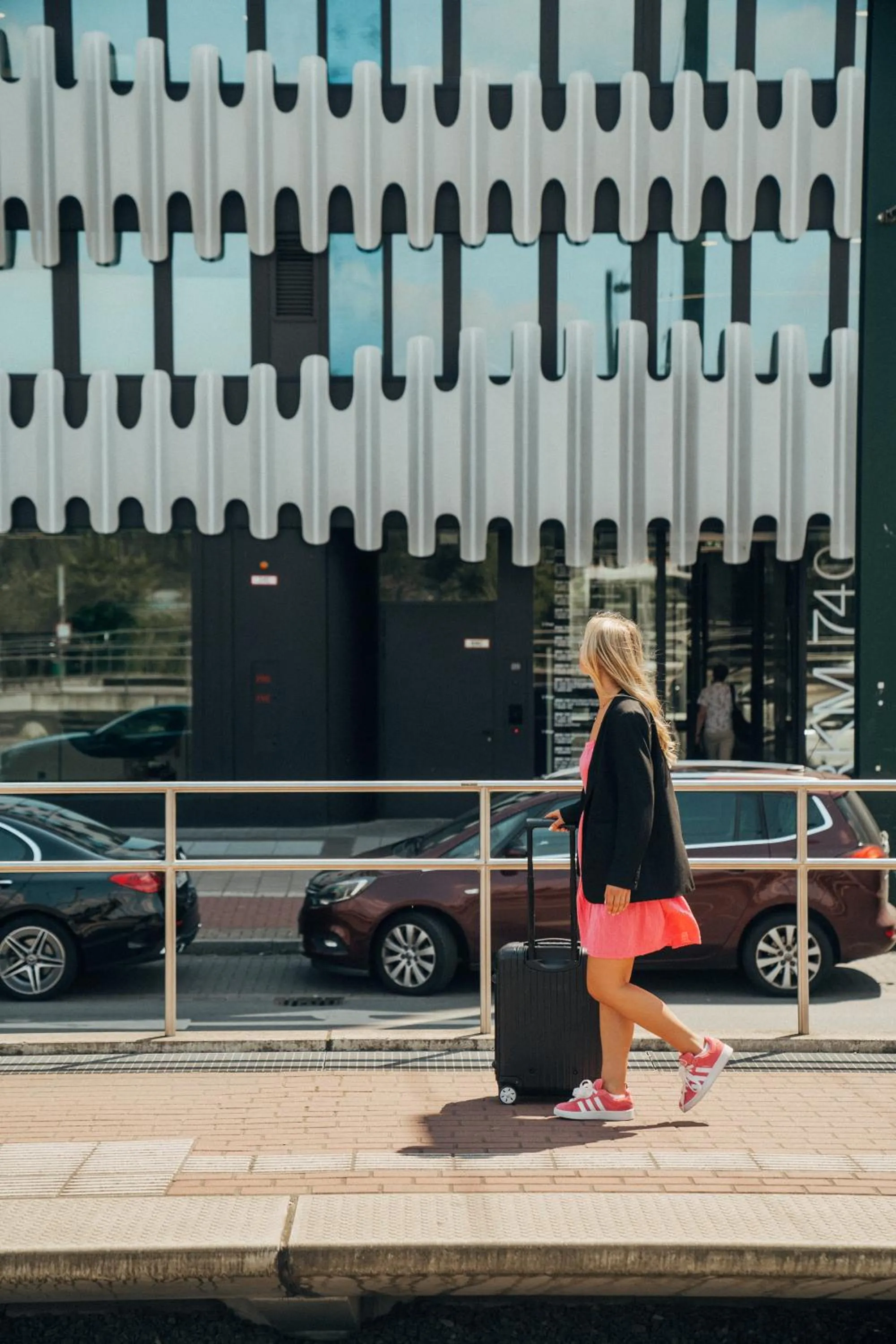 Facade/entrance in The Zipper Hotel und Apartments