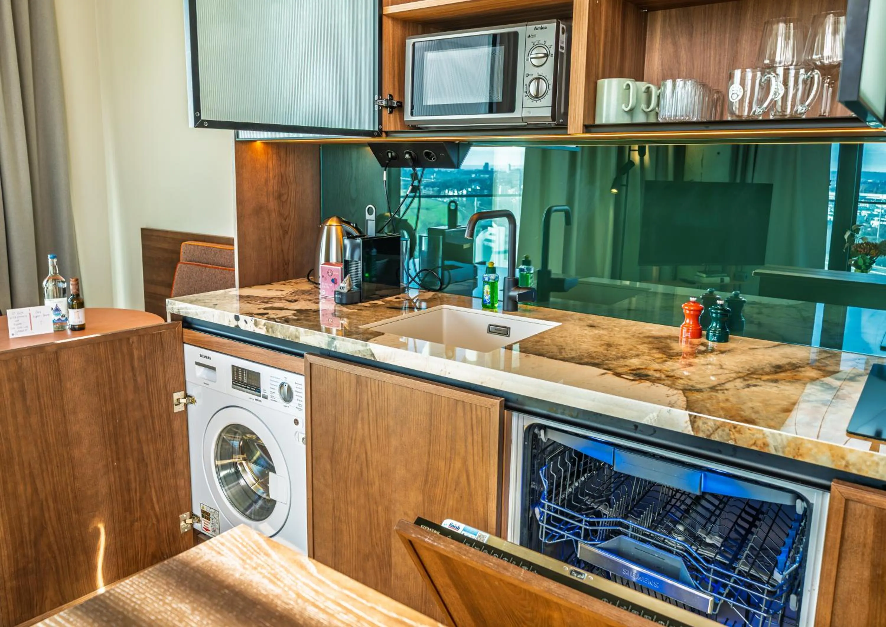 Coffee/tea facilities in The Zipper Hotel und Apartments