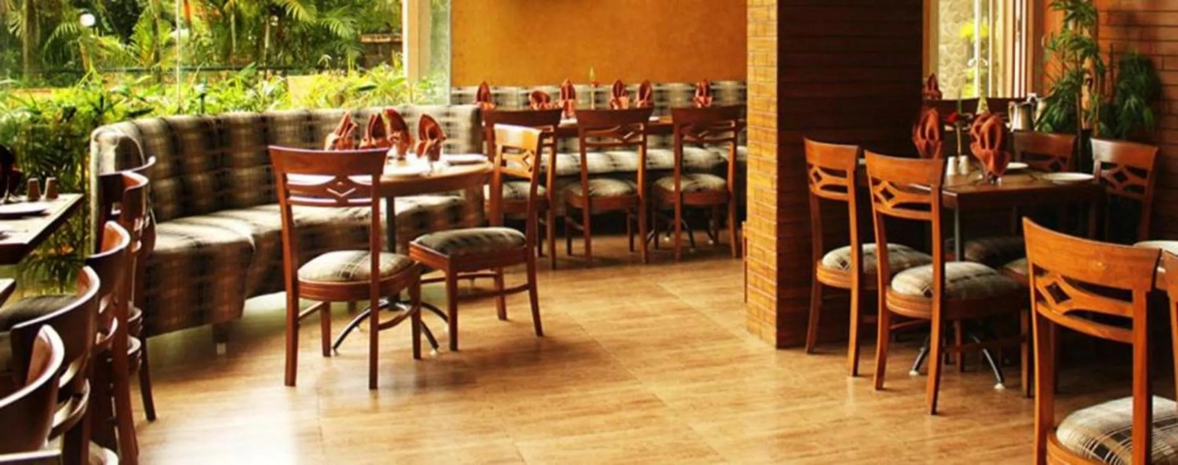 Restaurant/places to eat in Kailash Parbat