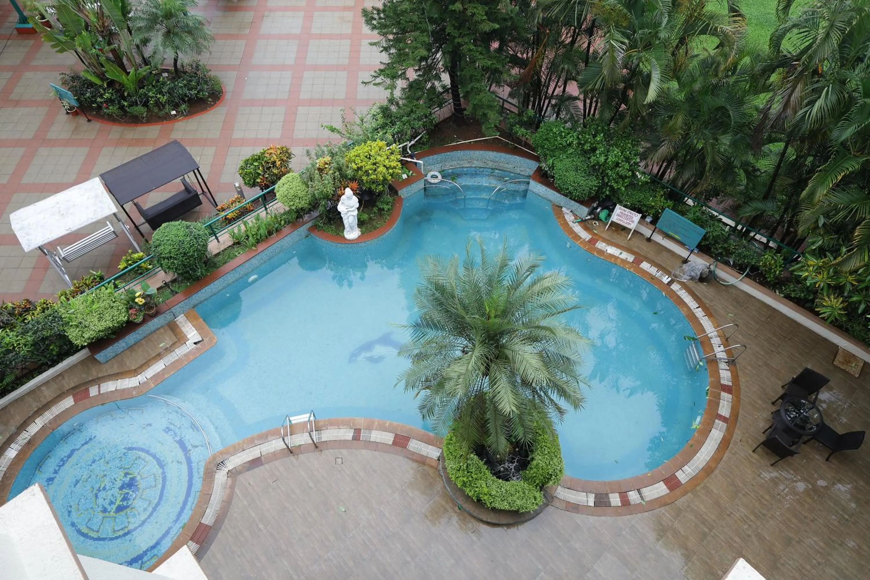 Swimming pool in Kailash Parbat