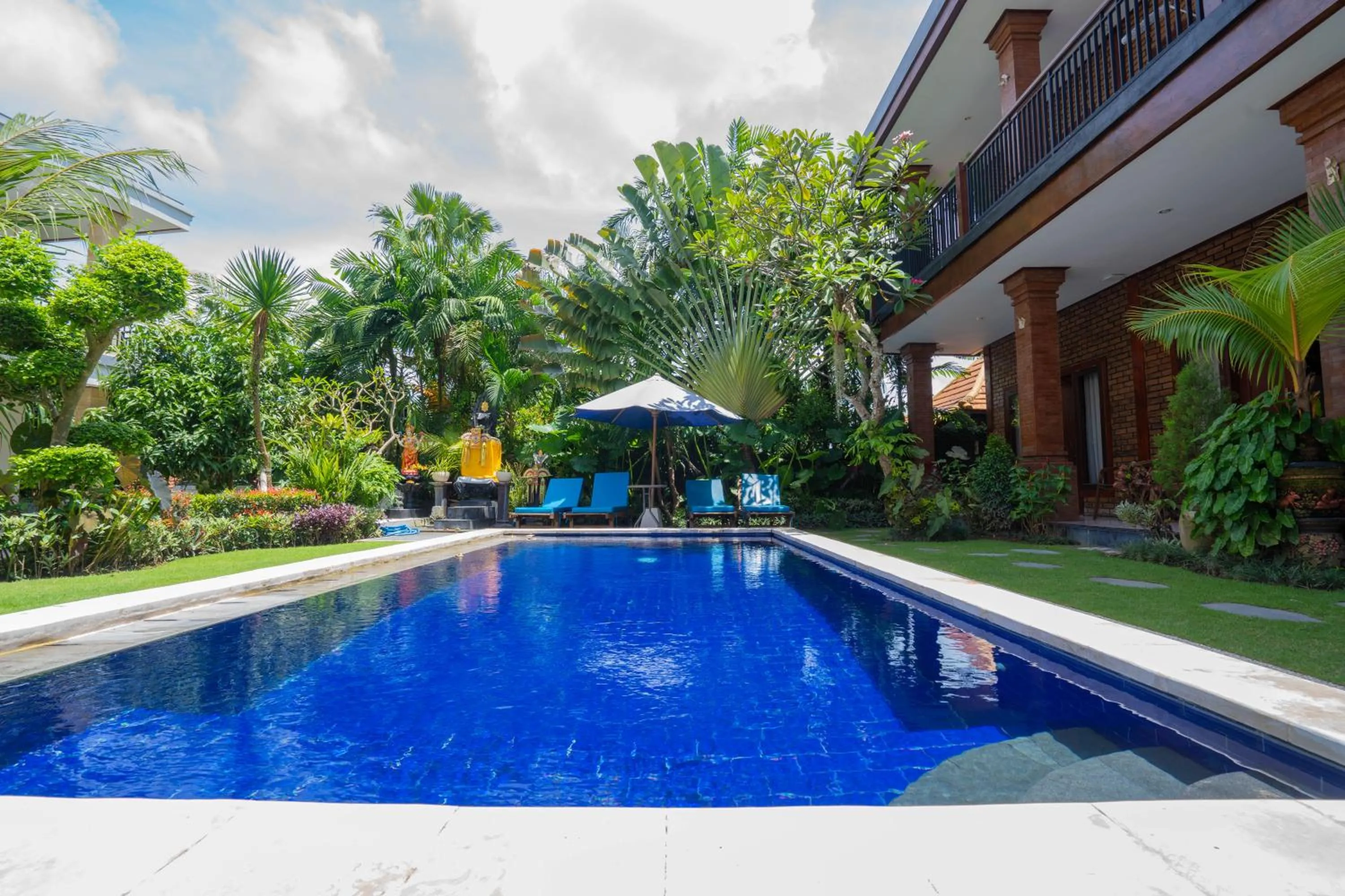 Swimming pool in Bagas Bagus Guesthouse