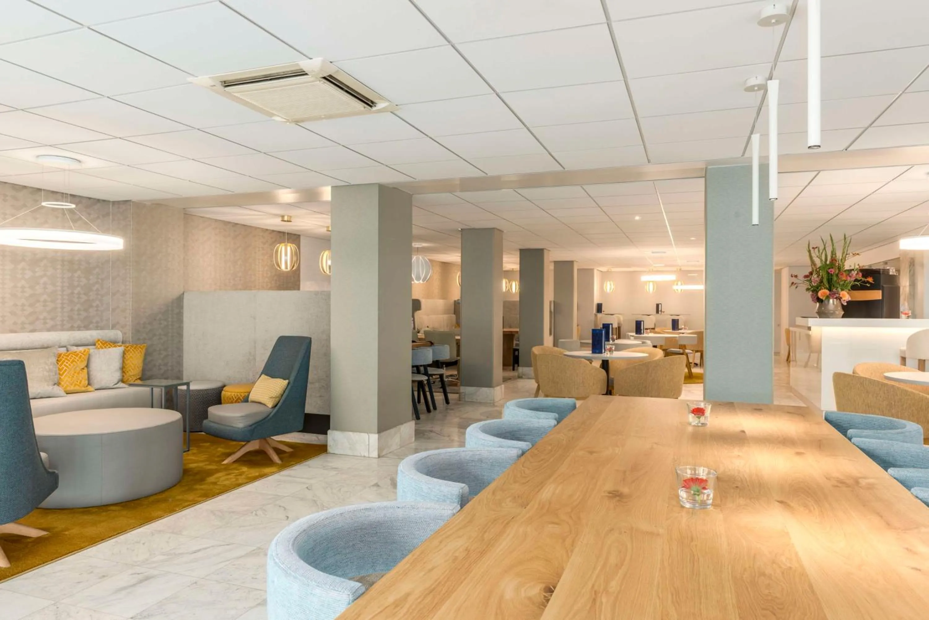 Lobby or reception in NH Amsterdam Schiphol Airport