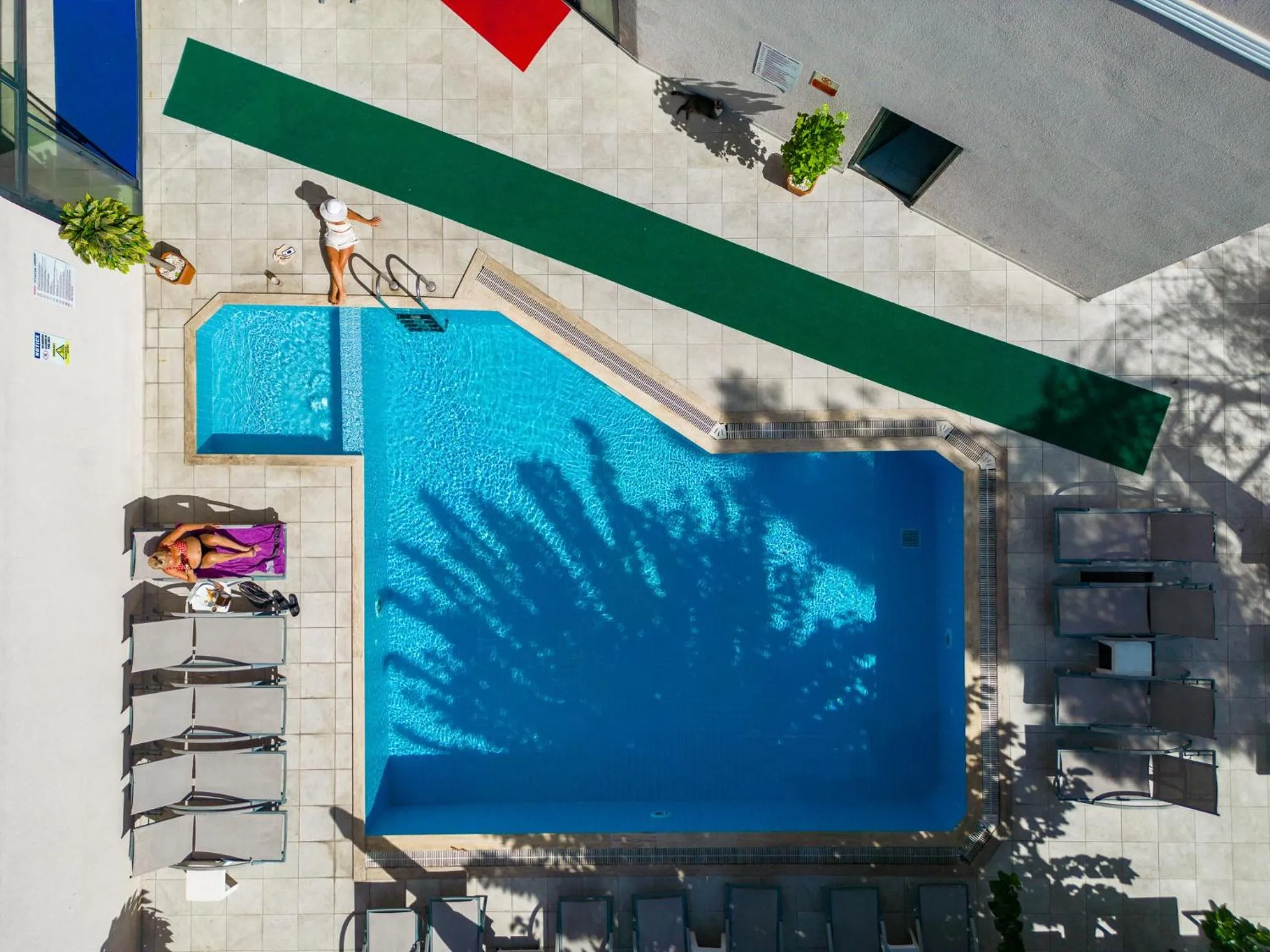 Swimming pool in Emilia Otel