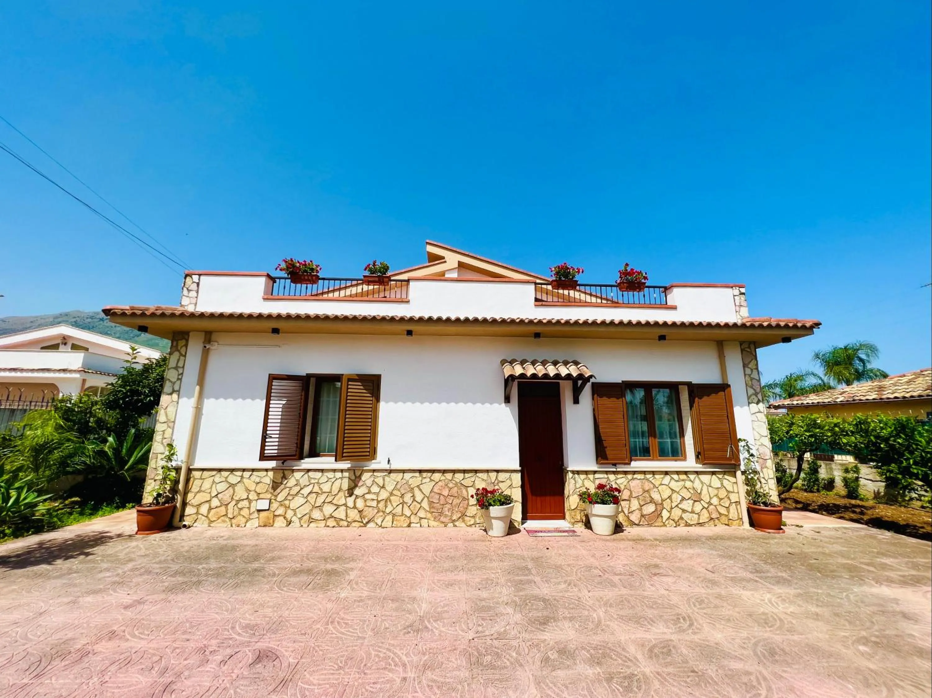 Property building in Villa Genova