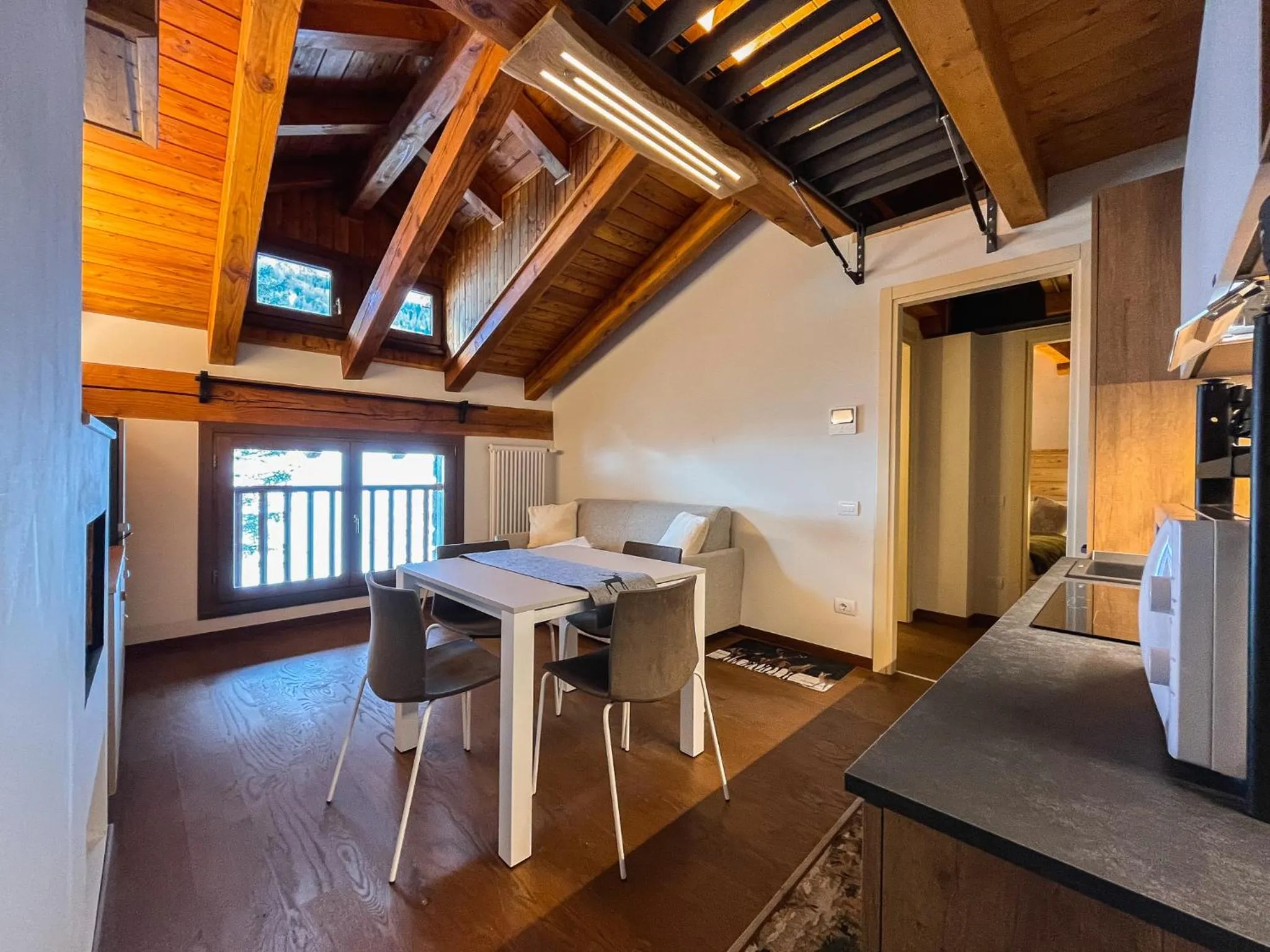 Dining area in Maison Poluc hotel apartments