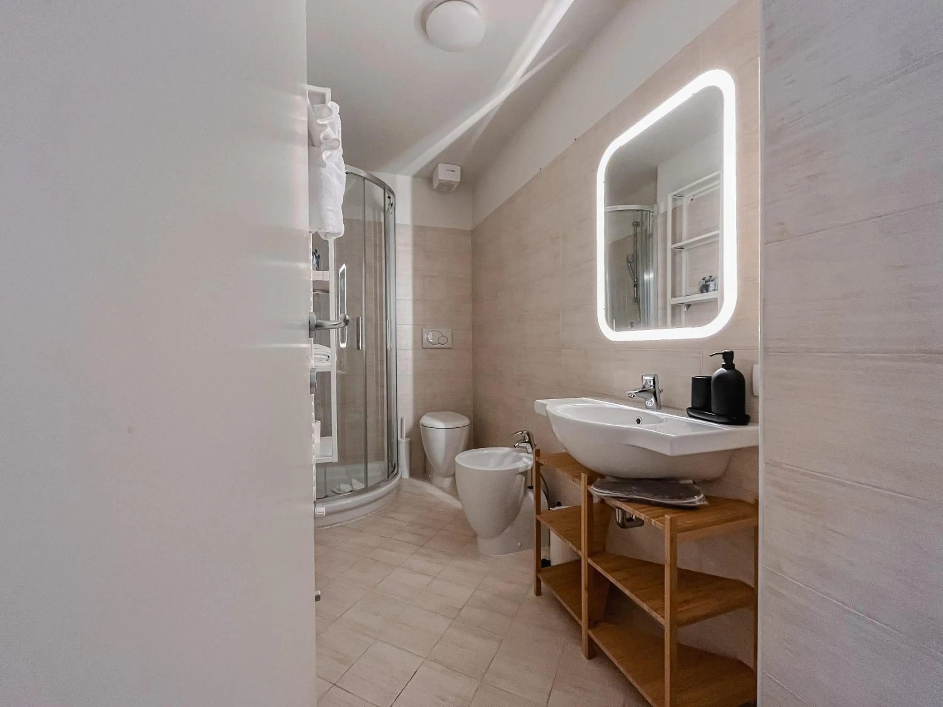 Bathroom in Maison Poluc hotel apartments