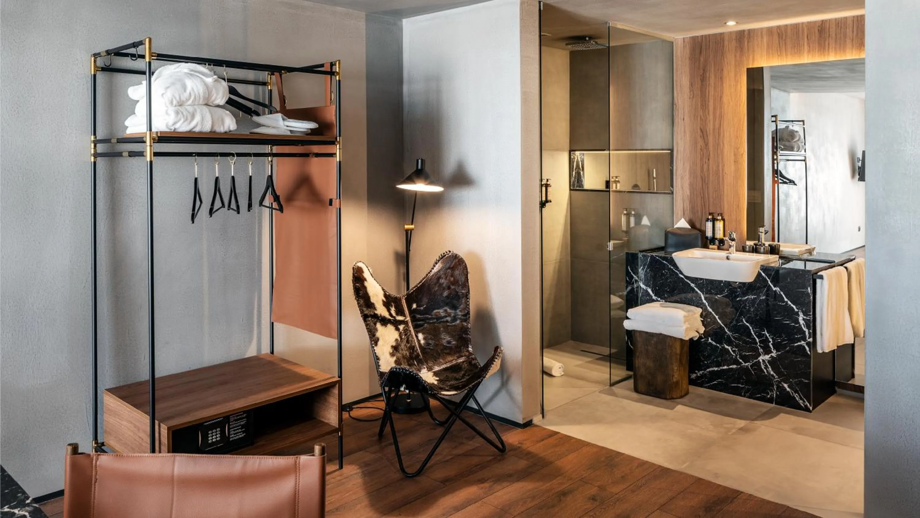 wardrobe in Puro Dão Hotel & Spa