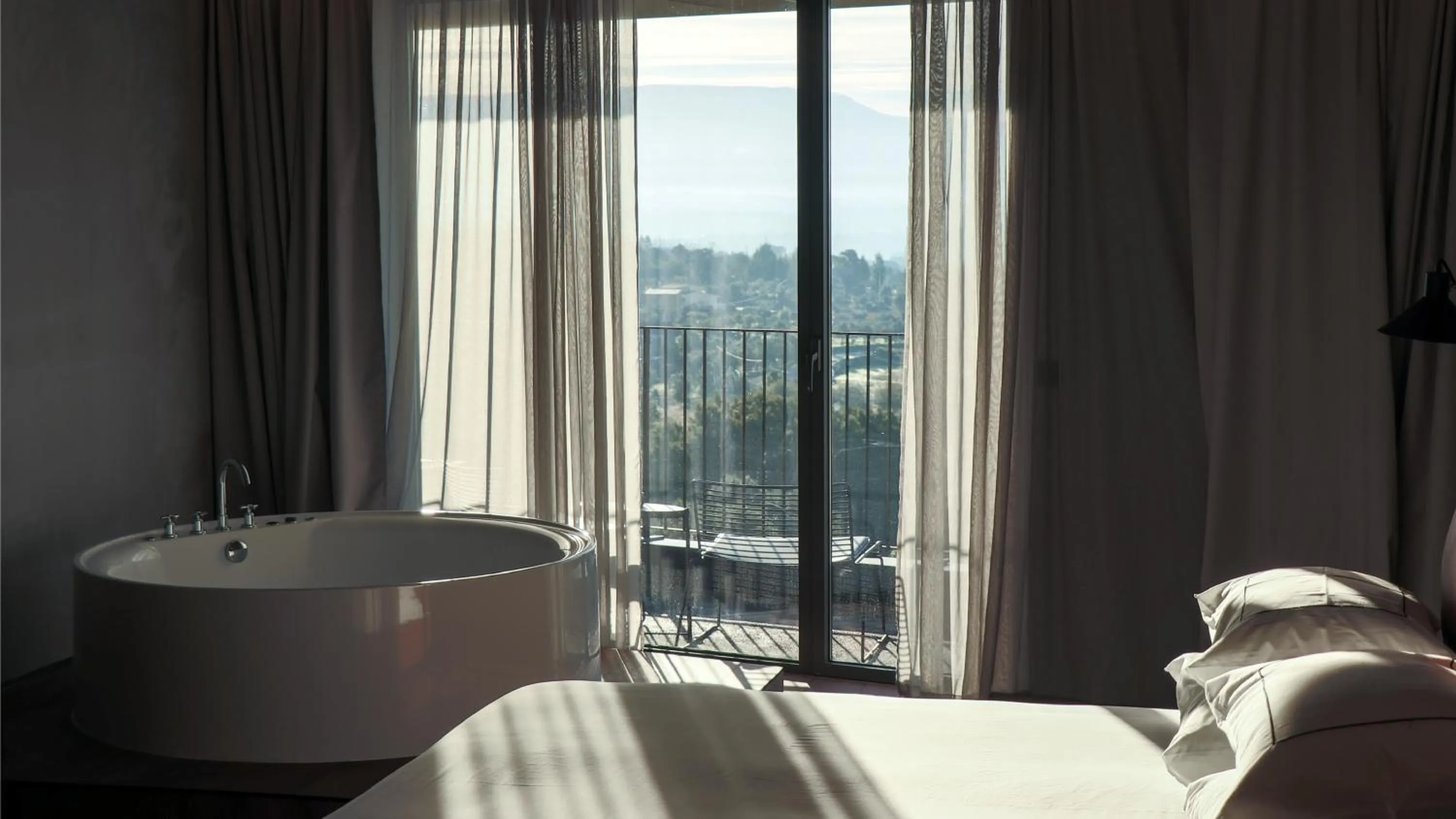 Hot Tub, Bed in Puro Dão Hotel & Spa