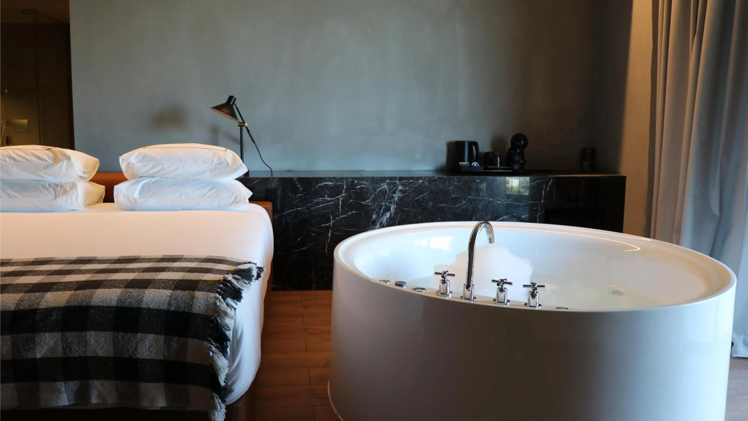 Hot Tub, Bed in Puro Dão Hotel & Spa