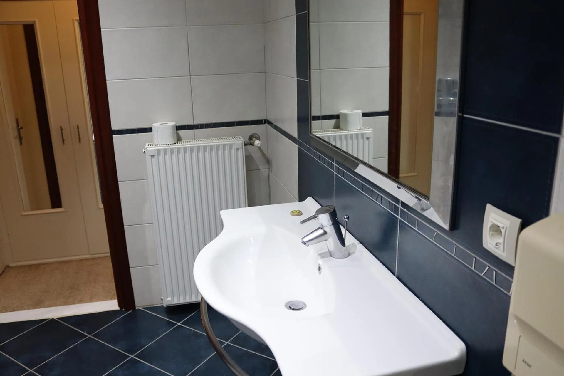 Toilet in Hotel Theoxenia