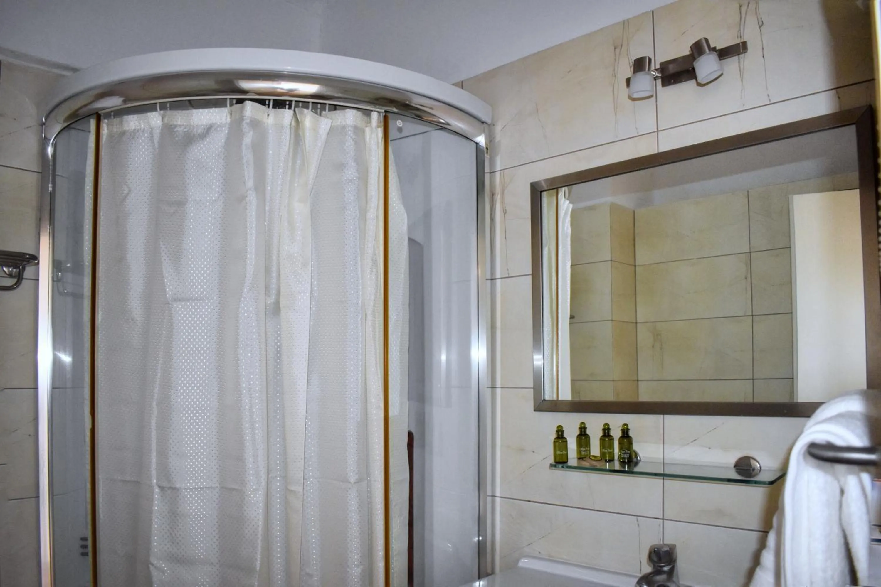 Bathroom in Hotel Theoxenia