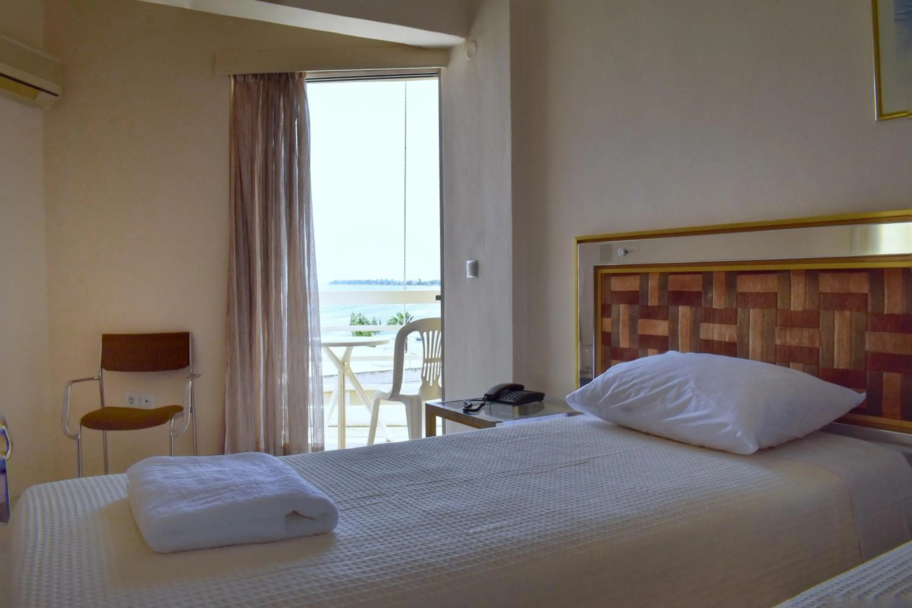 Bedroom, Bed in Hotel Theoxenia