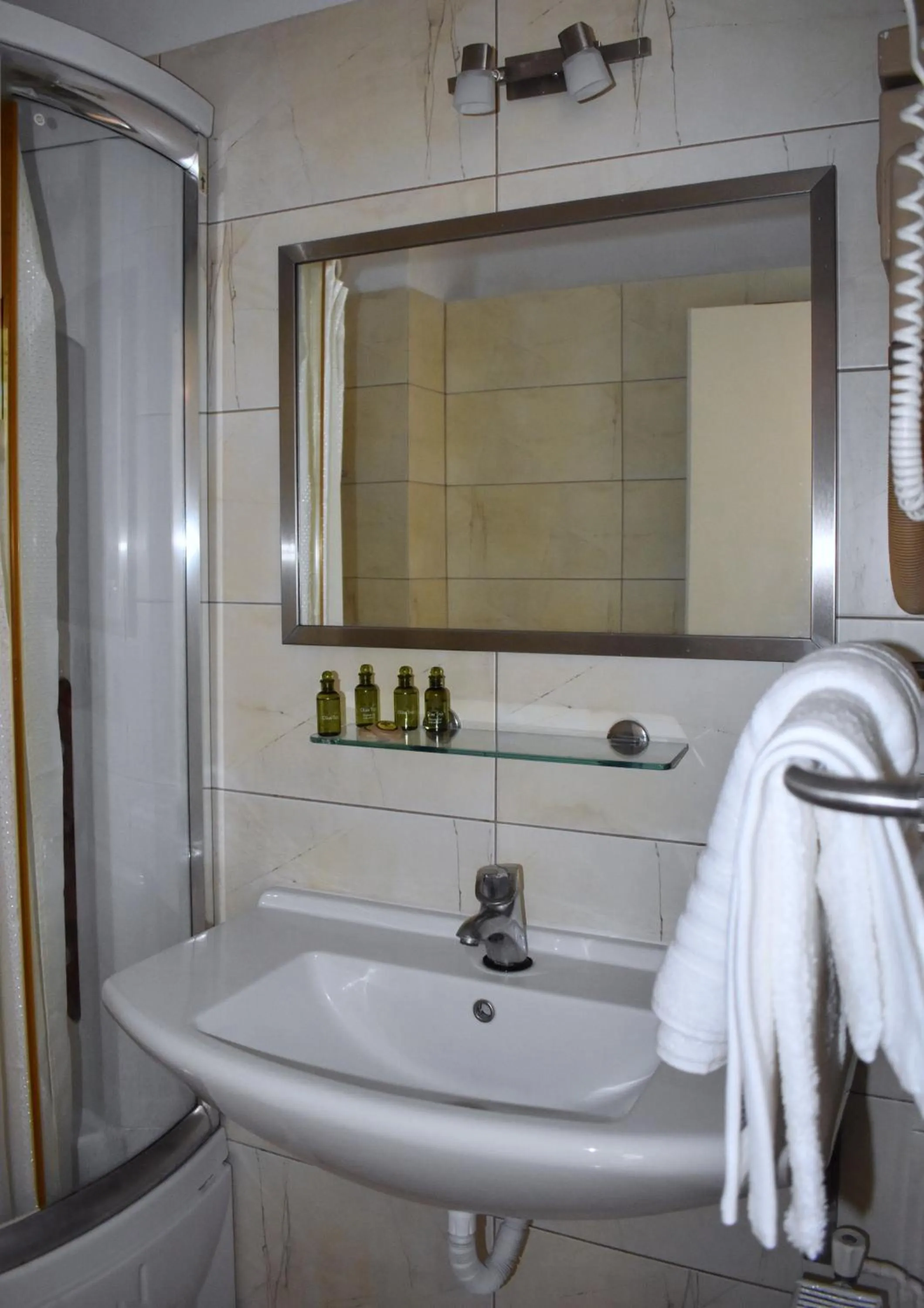 Bathroom in Hotel Theoxenia