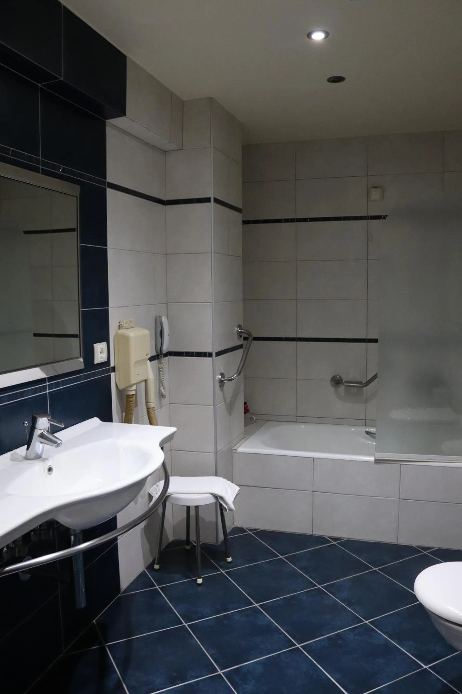 Bathroom in Hotel Theoxenia