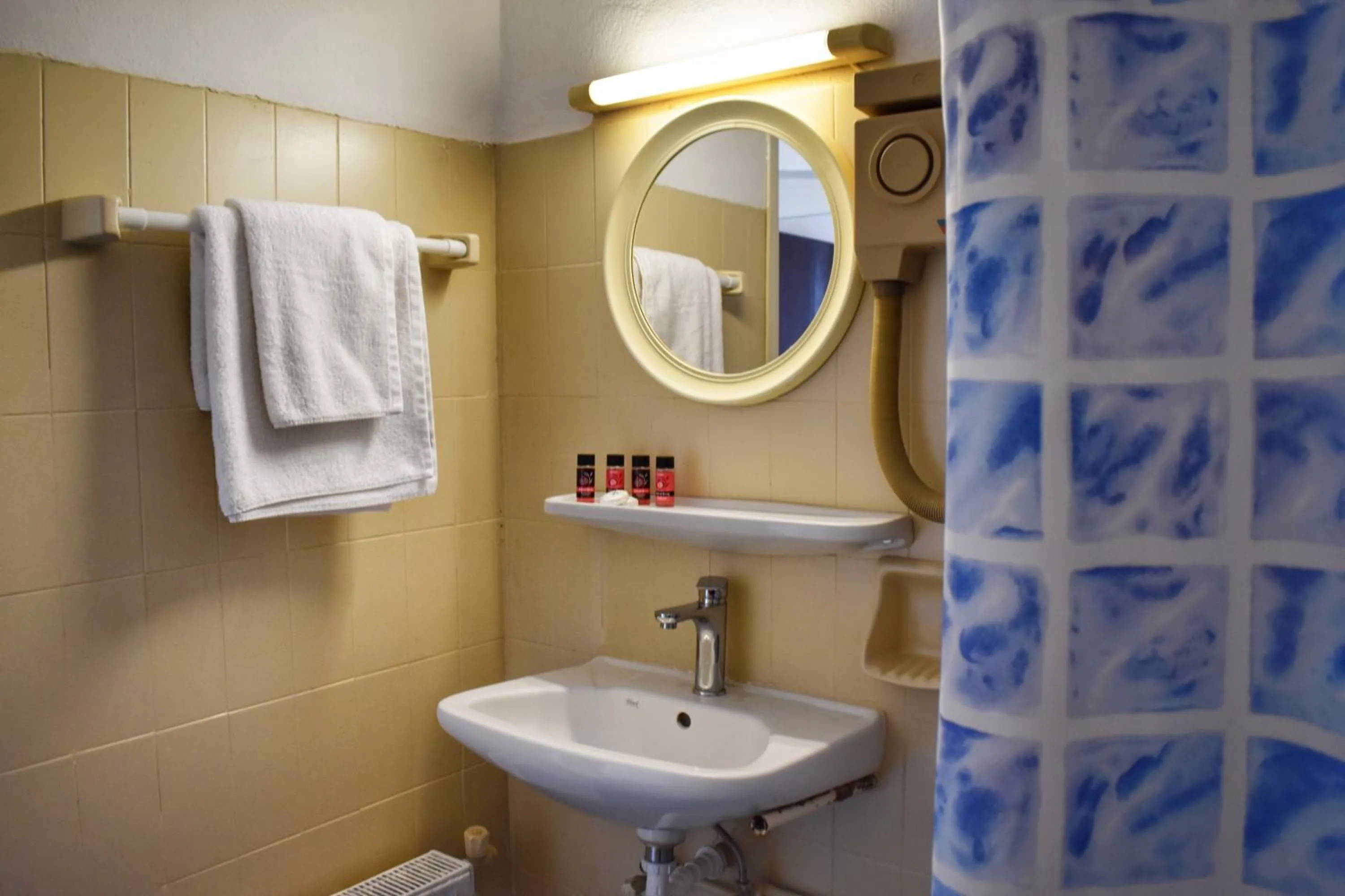 Bathroom in Hotel Theoxenia