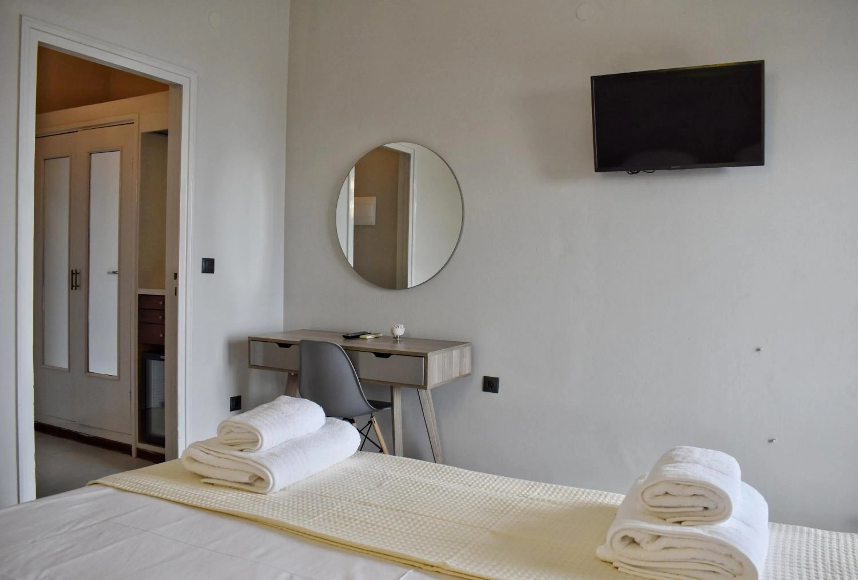 Bedroom, Bed in Hotel Theoxenia