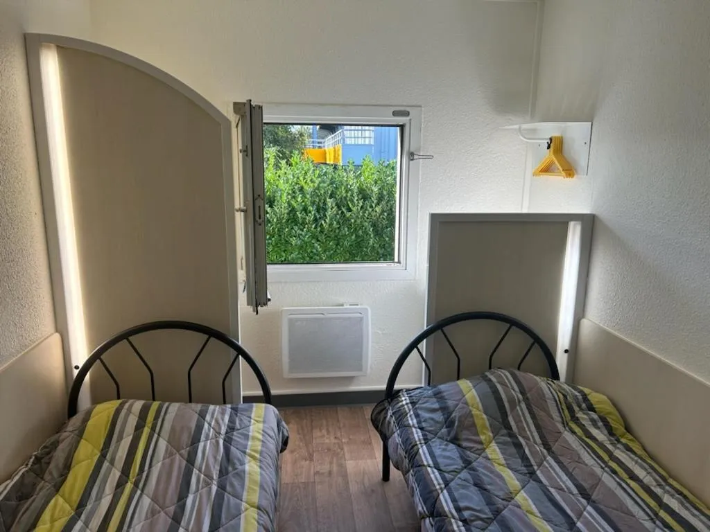 Bed in Fyl hôtel Saint Pol