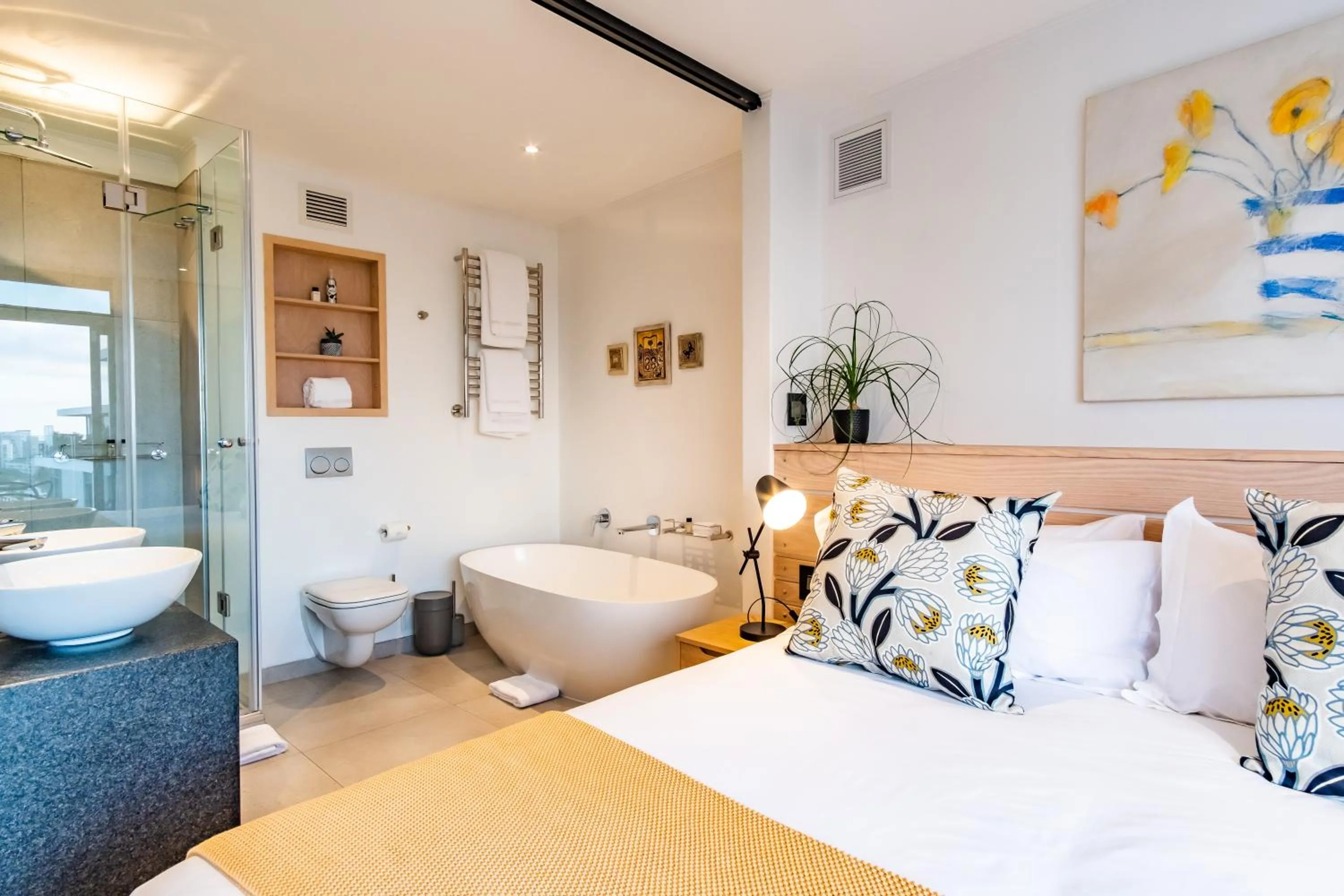 Toilet, Bed in The Murex